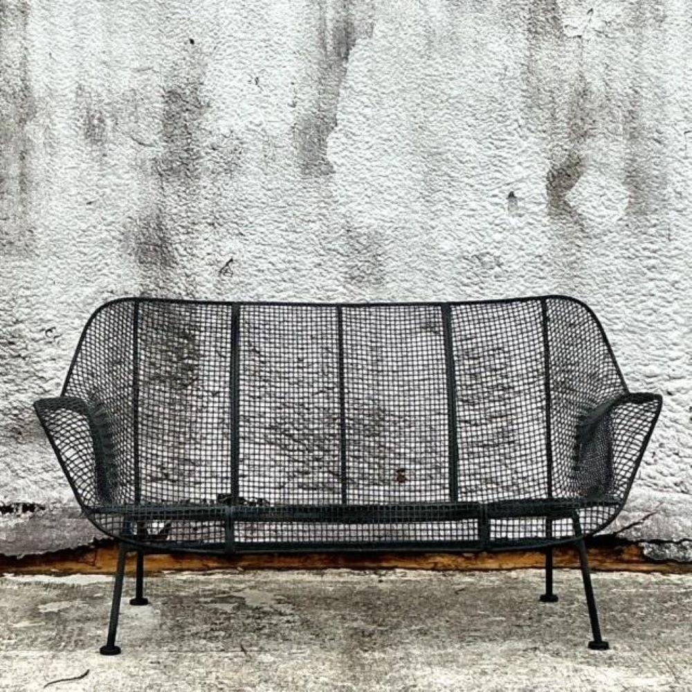 Mid-Century Modern Sculptura Loveseat d'après Russell Woodard en vente