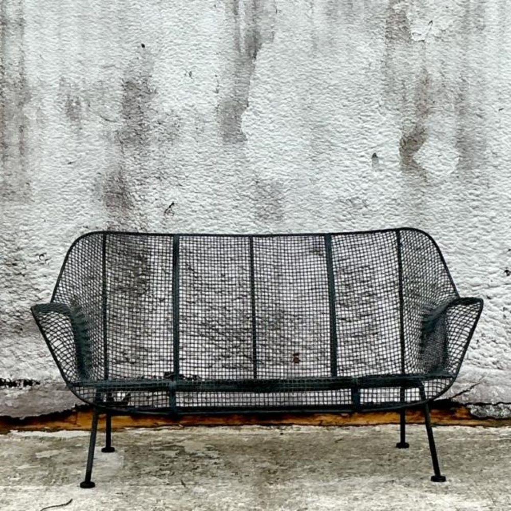 Nord-américain Sculptura Loveseat d'après Russell Woodard en vente