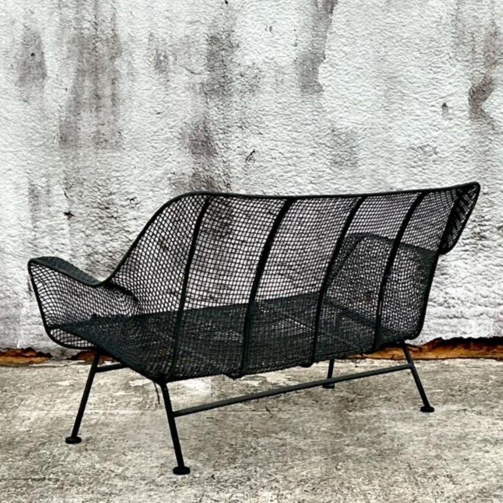 Fer Sculptura Loveseat d'après Russell Woodard en vente