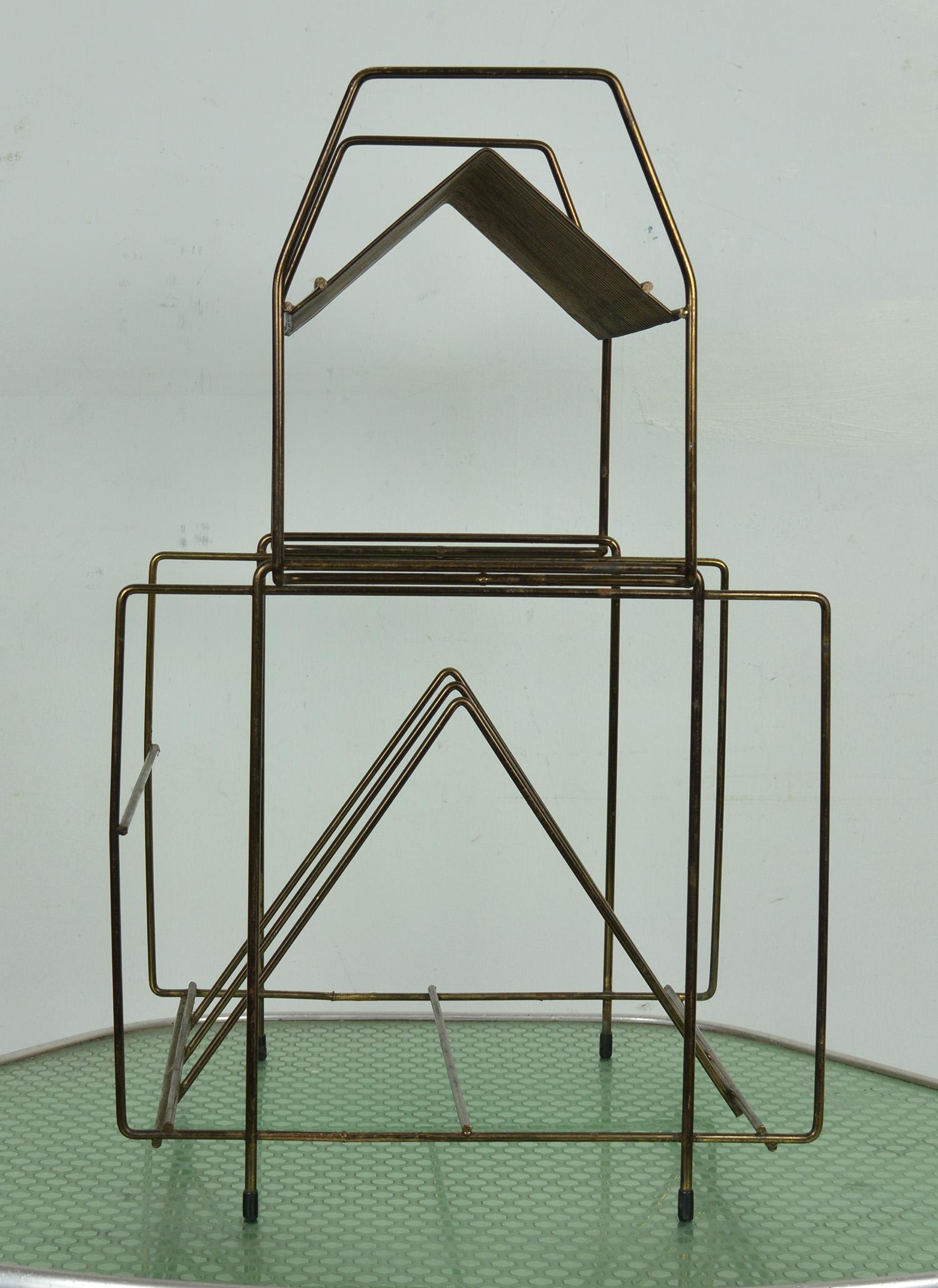 Great wire work 1960s record rack or storage unit.

For 33rpm and 45rpm records.

Original old gilt finish to the metal

Highly sculptural.
 