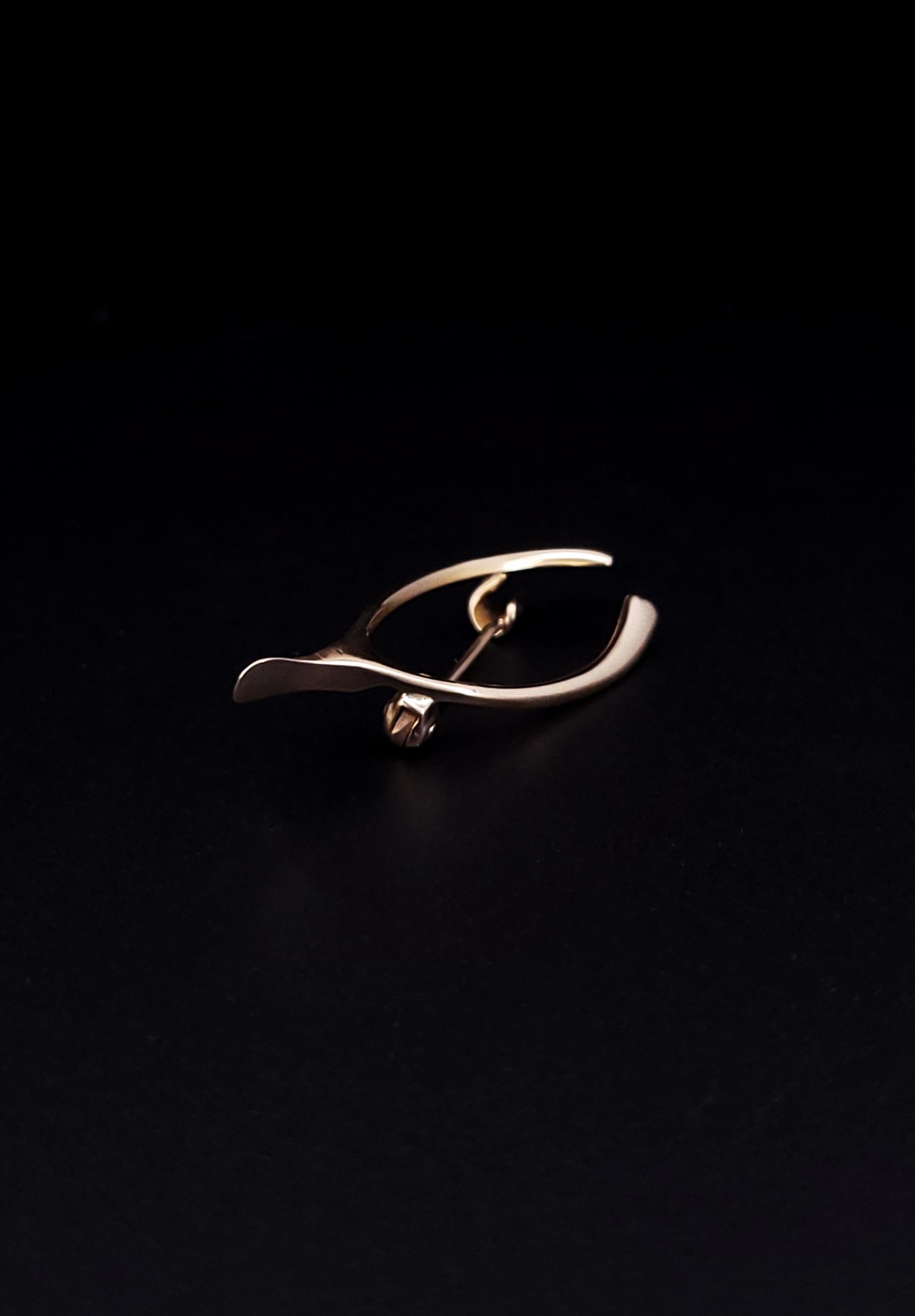 Vintage Wishbone 10k Yellow Gold Brooch In Excellent Condition For Sale In New York, NY