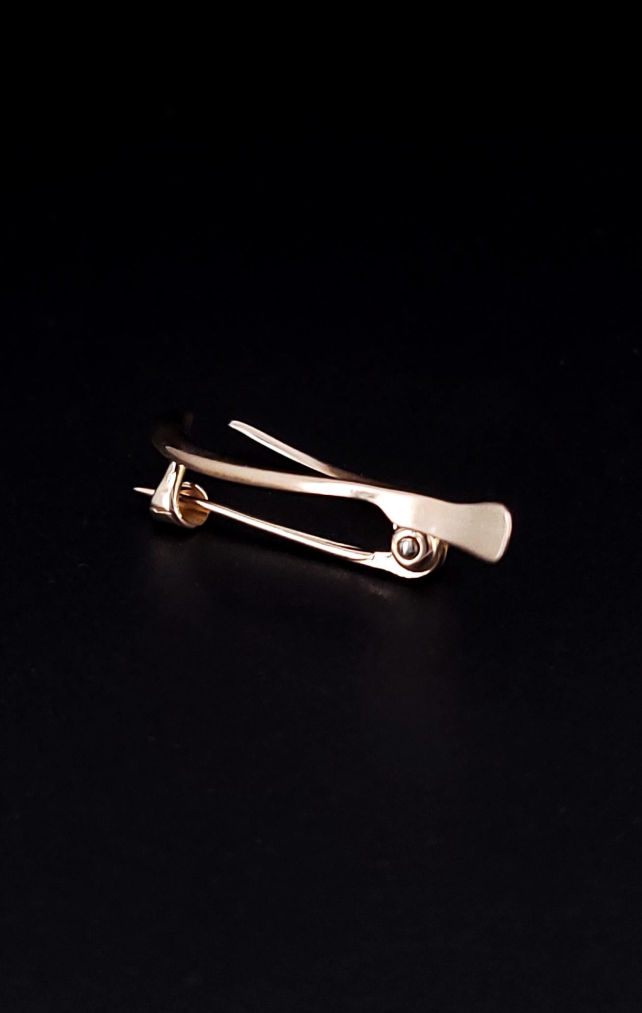 Women's or Men's Vintage Wishbone 10k Yellow Gold Brooch For Sale