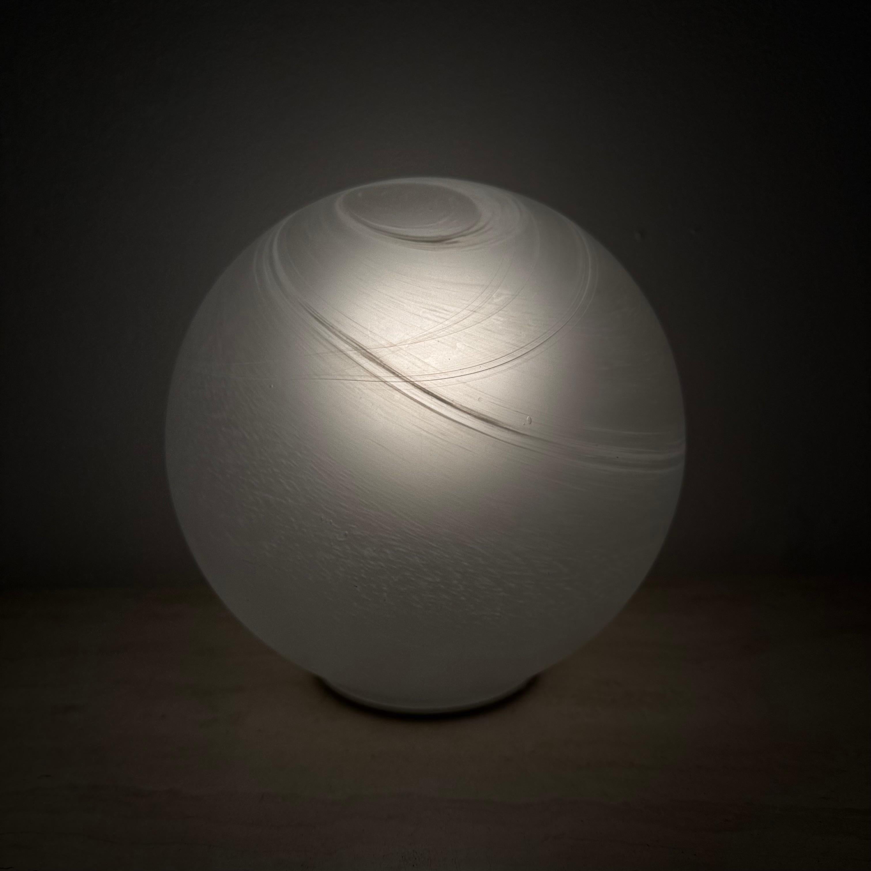 Mid-Century Modern Lampe de table vintage Wofi en verre illuminé Mars en vente