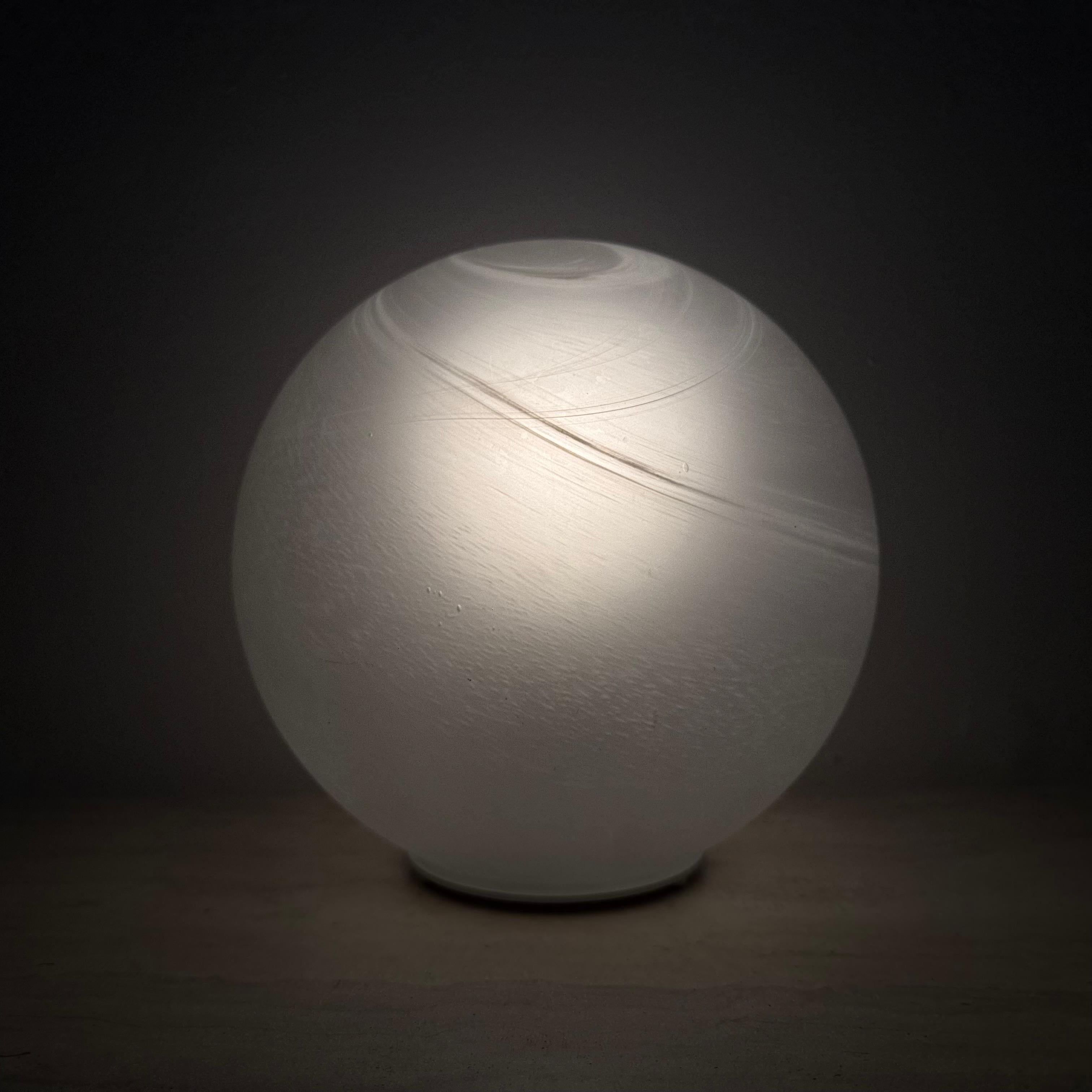 Fin du 20e siècle Lampe de table vintage Wofi en verre illuminé Mars en vente