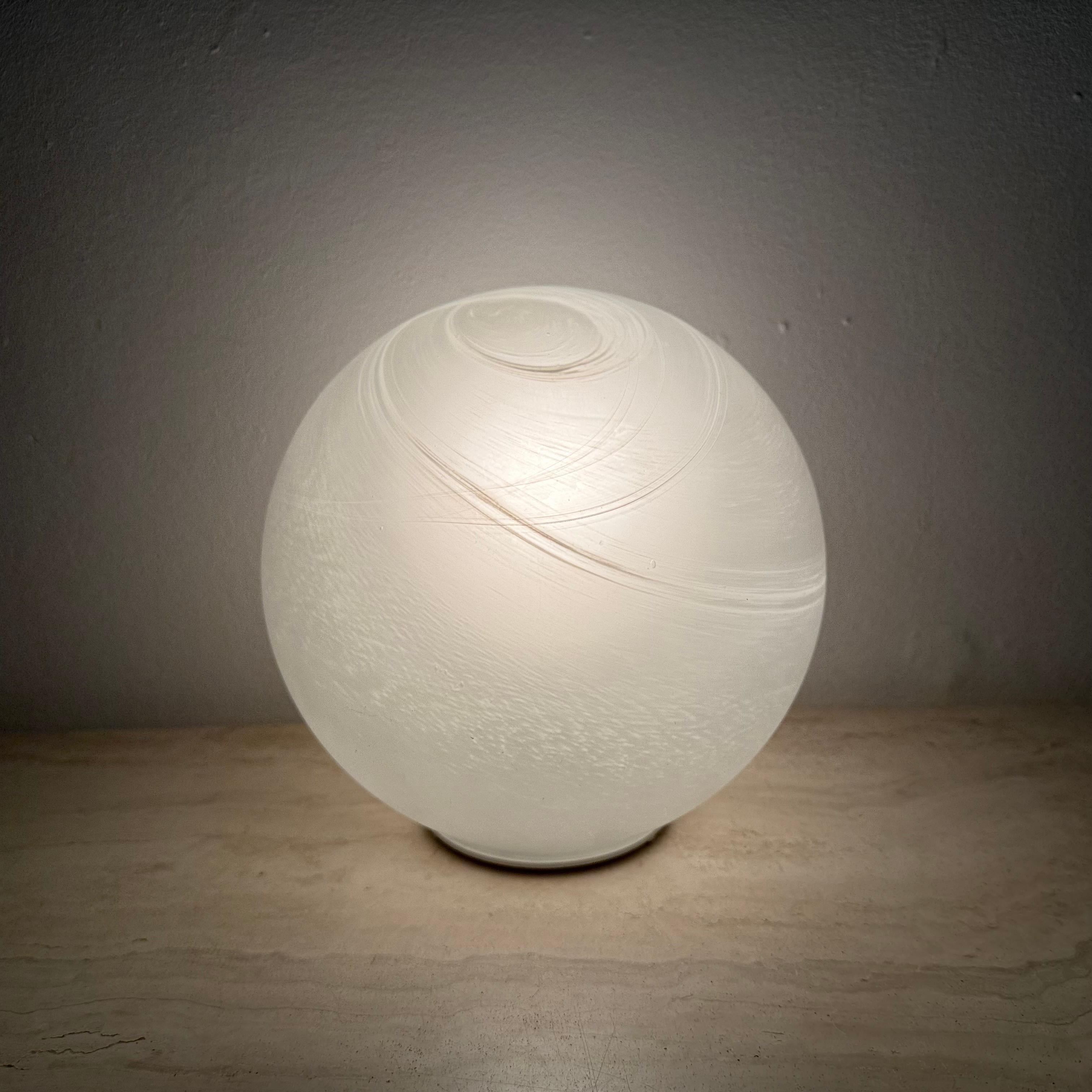 Lampe de table vintage Wofi en verre illuminé Mars en vente 1