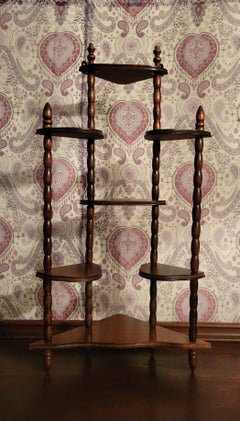 Scaffale angolare decorativo in legno vintage