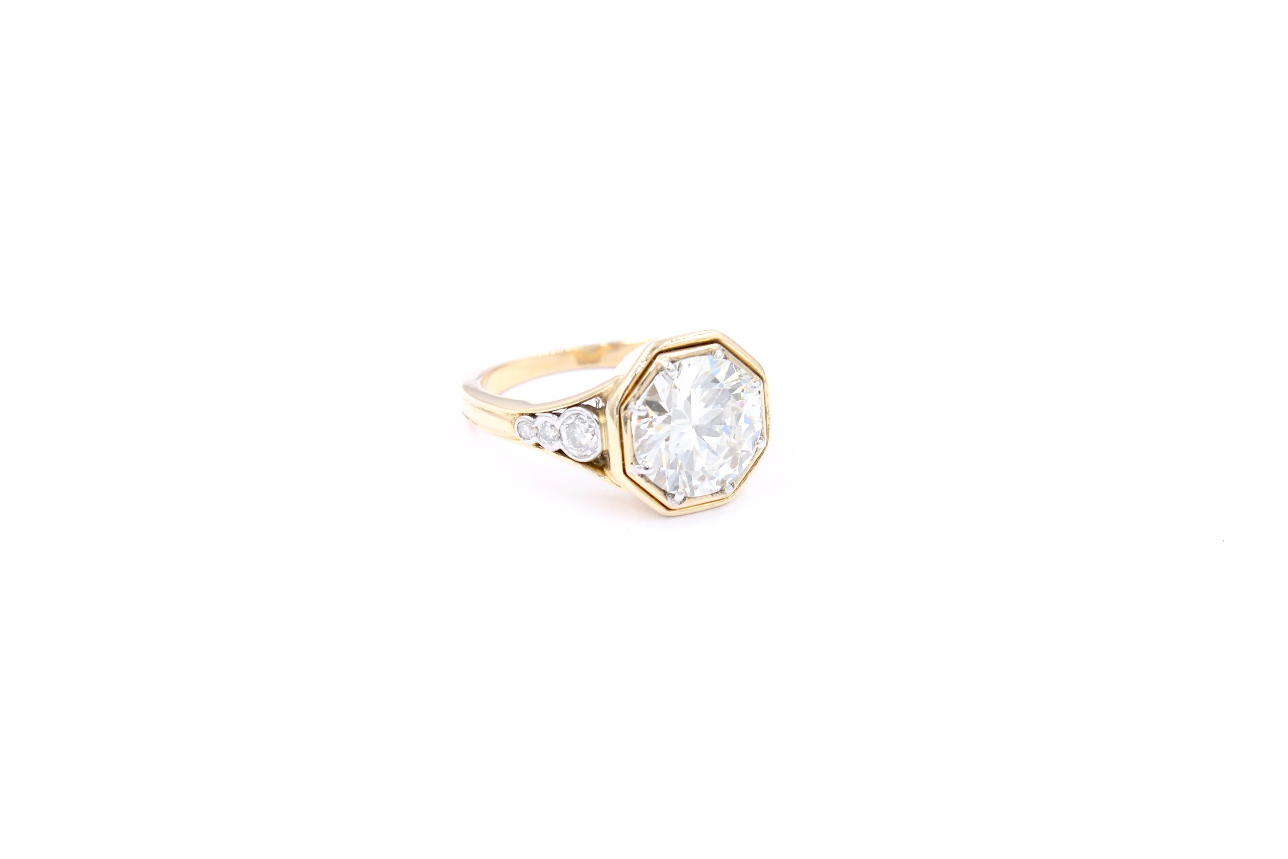 Wolfers diamond ring circa 1980 - 1990

18 Karat bicolore white and yellow gold ring set with a center 2.78 Carat natural brilliant cut diamond ( IGI certified, K color - Si1 purity) and 6 brilliant cut diamonds for a total of approximately 0.22