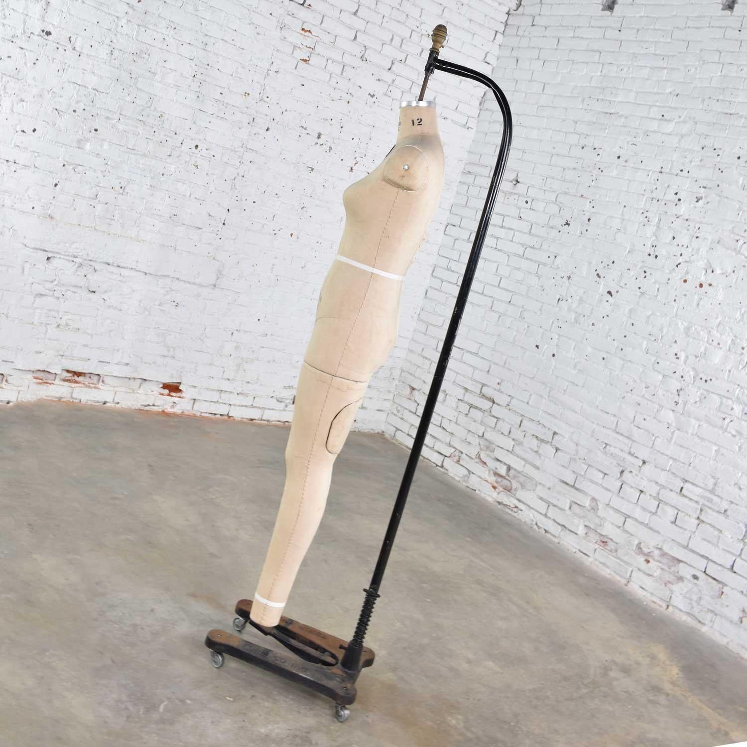 Vintage Wolfform Co Female Mannequin Full Body Dress Form 1986 Cast Iron Base In Good Condition In Topeka, KS
