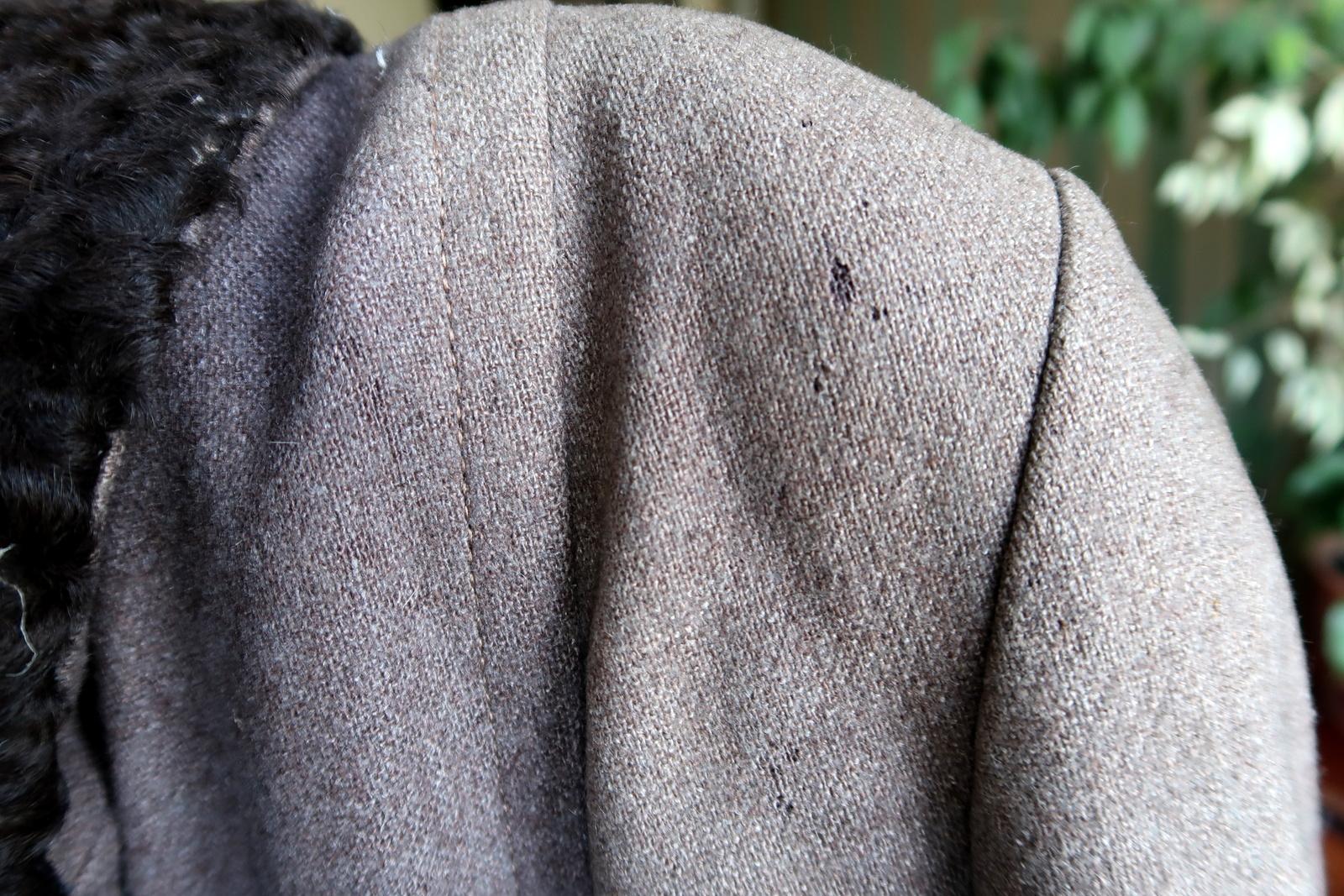 Cappotto vintage da donna con colletto in Karakul: Eleganza classica anni '70, 1J88 in vendita 3