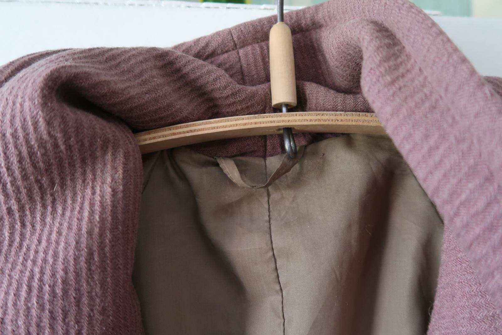 Giacca da donna vintage dell'URSS: Elegante giacca di lana bordeaux - circa anni '70, 1J86 in vendita 4