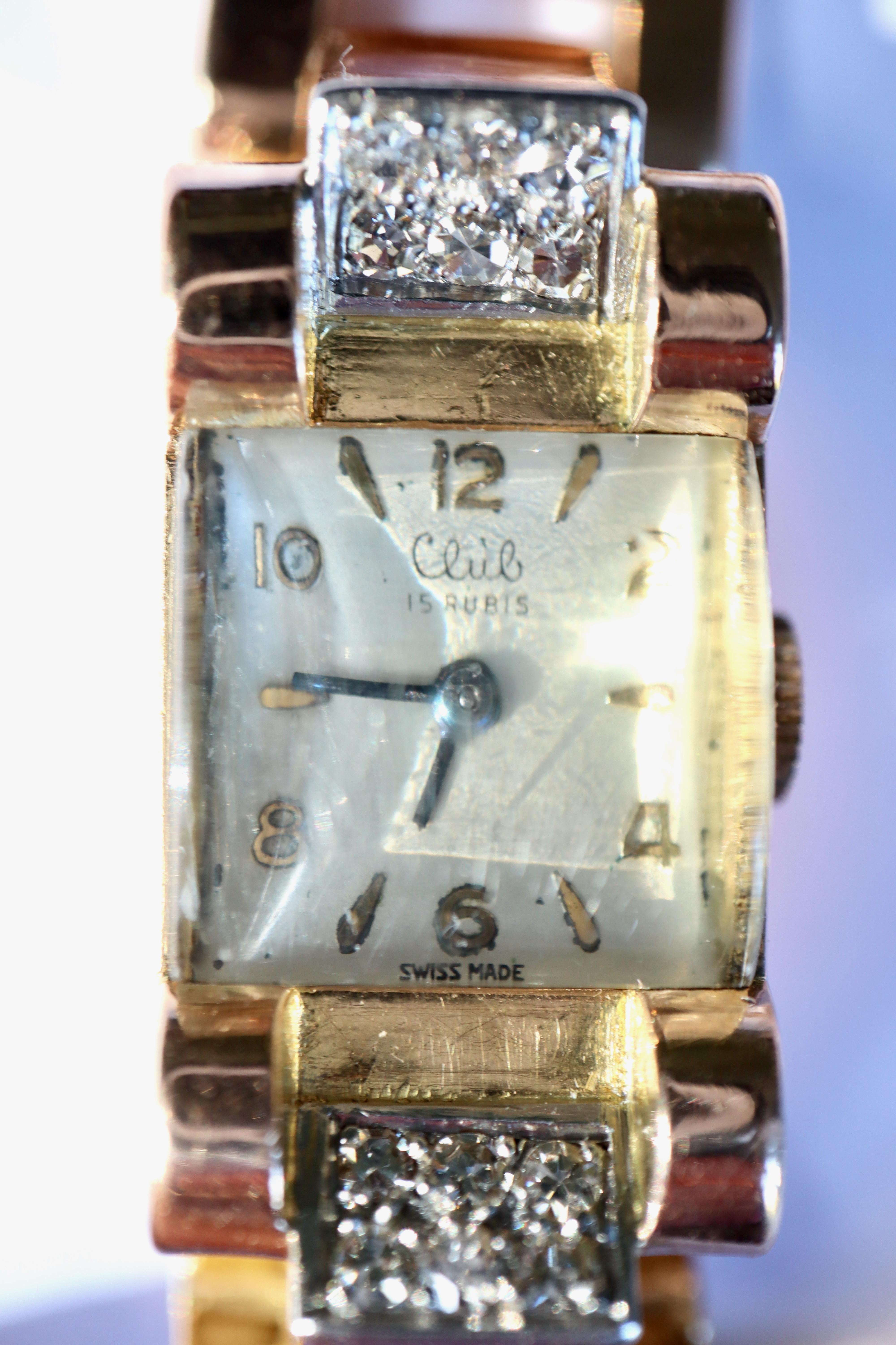 Montre de femme vintage en or jaune 18 carats, Circa 1940 Tank Model Club Diamonds en vente 5