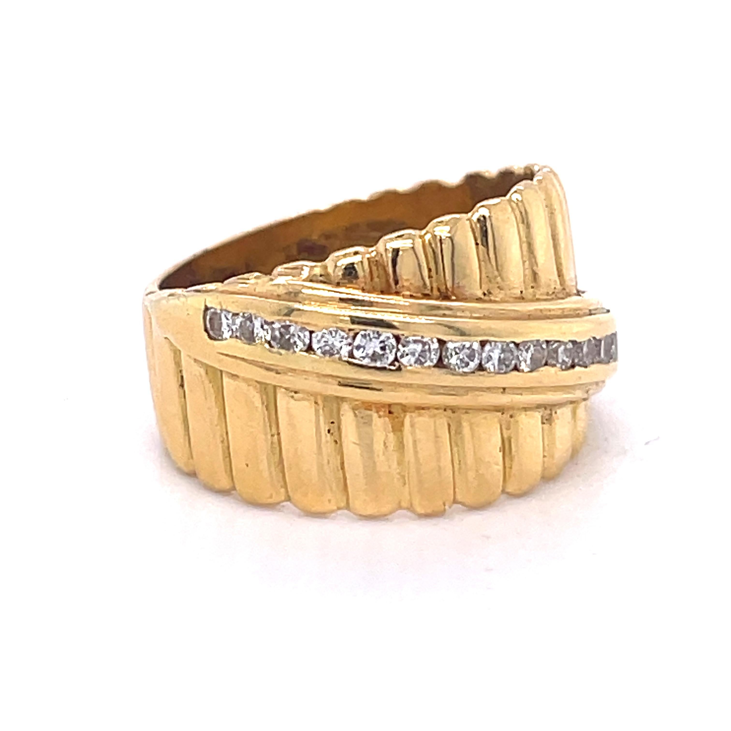 Round Cut Vintage Women Wedding Band, 0.30CT Diamond, 18k Yellow Gold, Gold Statement Ring For Sale