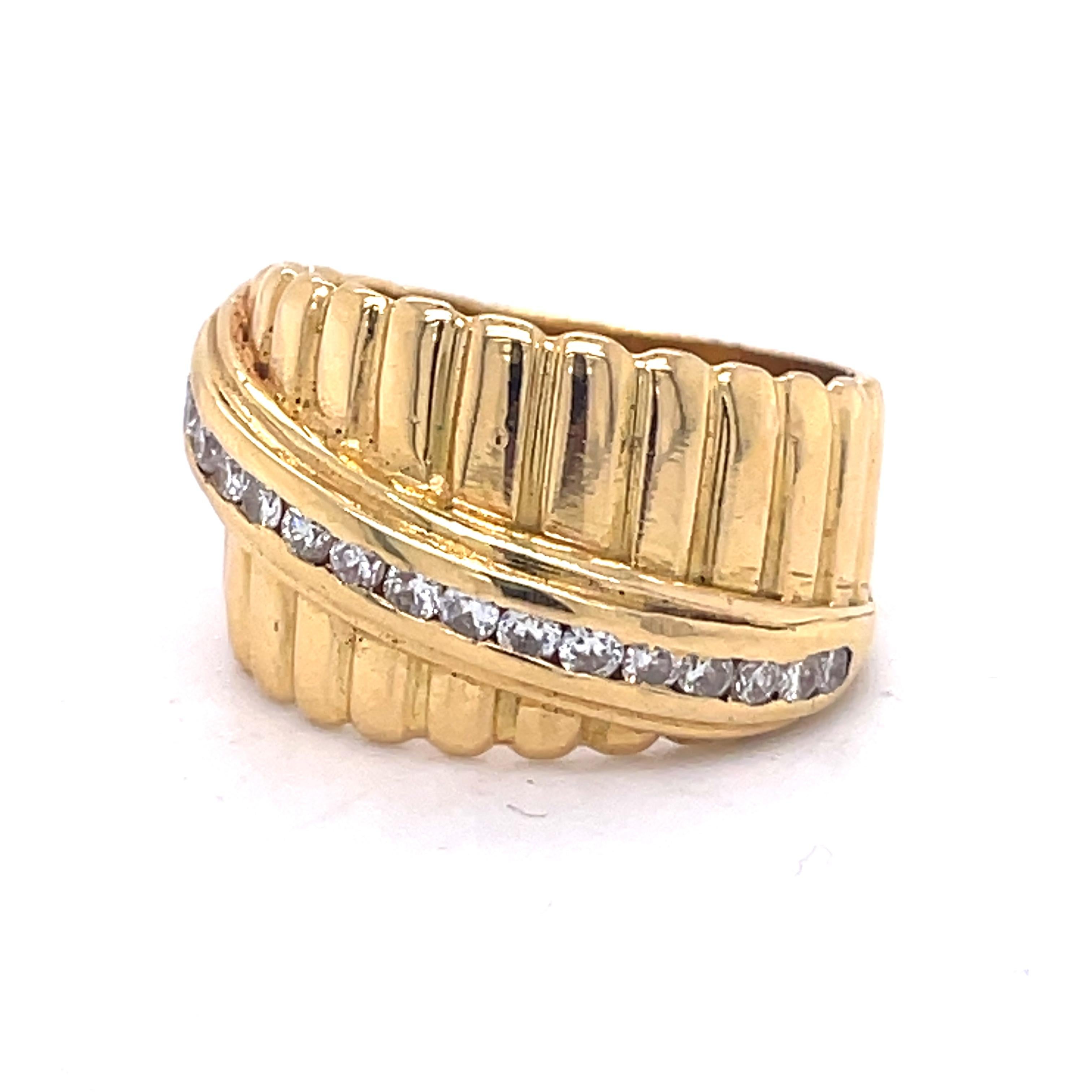 Vintage Women Wedding Band, 0.30CT Diamond, 18k Yellow Gold, Gold Statement Ring For Sale 1