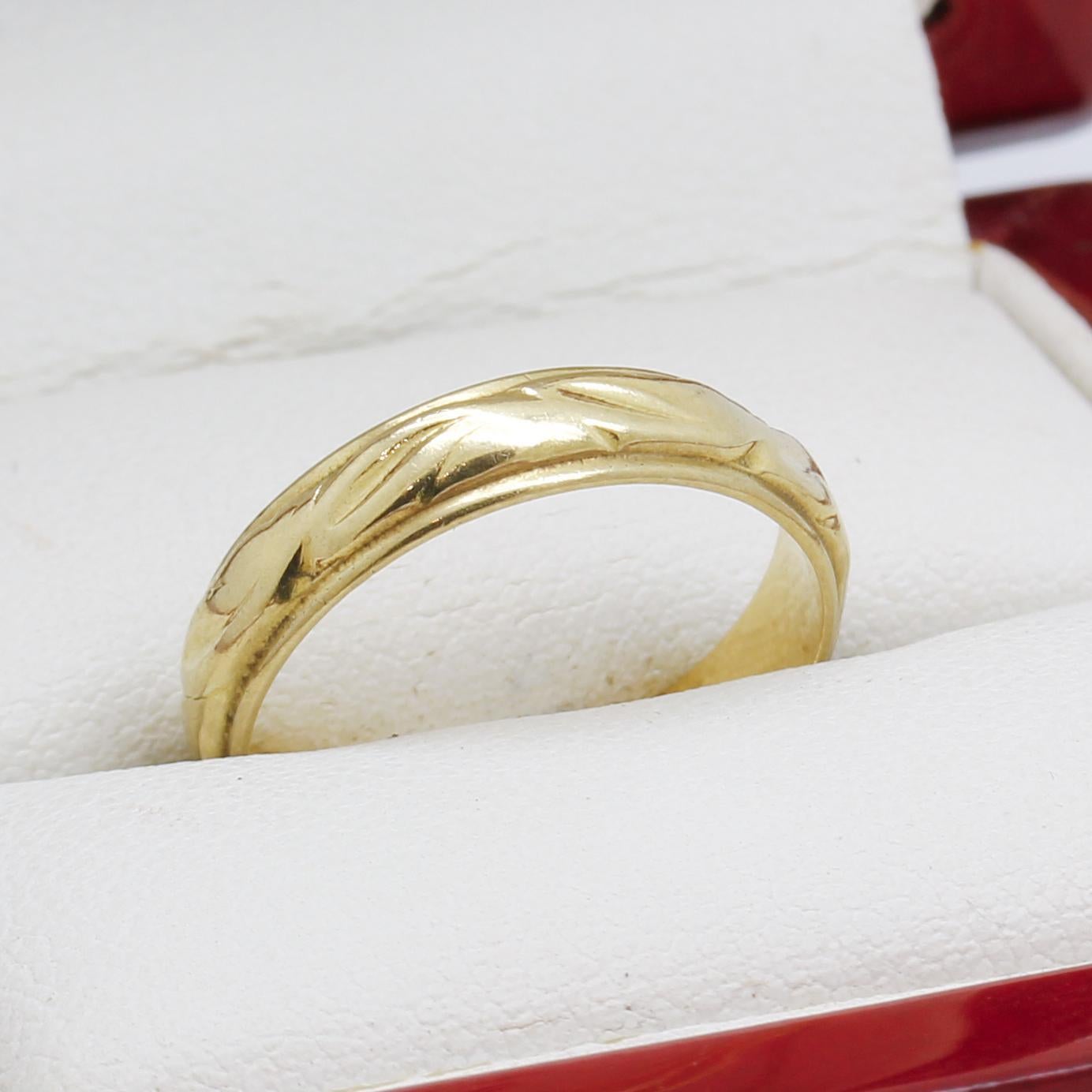 Anneau de mariage vintage en or gravé pour femme Pour femmes en vente