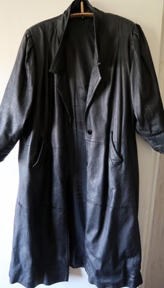Vintage Women's Leather Coat from USSR: Timeless Elegance in Black, 1J92