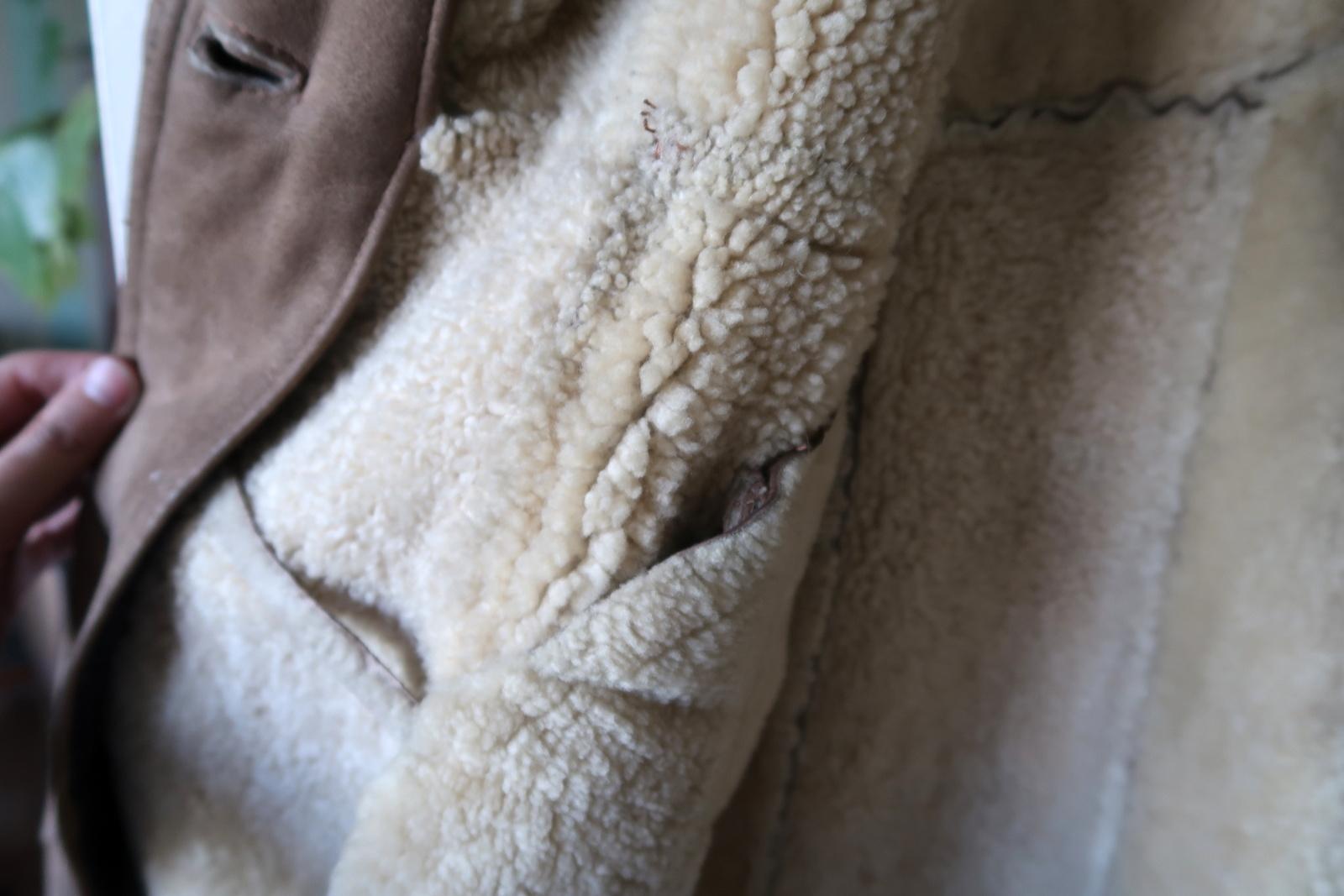 Vintage Damen Schafsfellmantel aus der UdSSR: Timeless Elegance in Brown, 1J93 (Schaffell und Schafleder) im Angebot