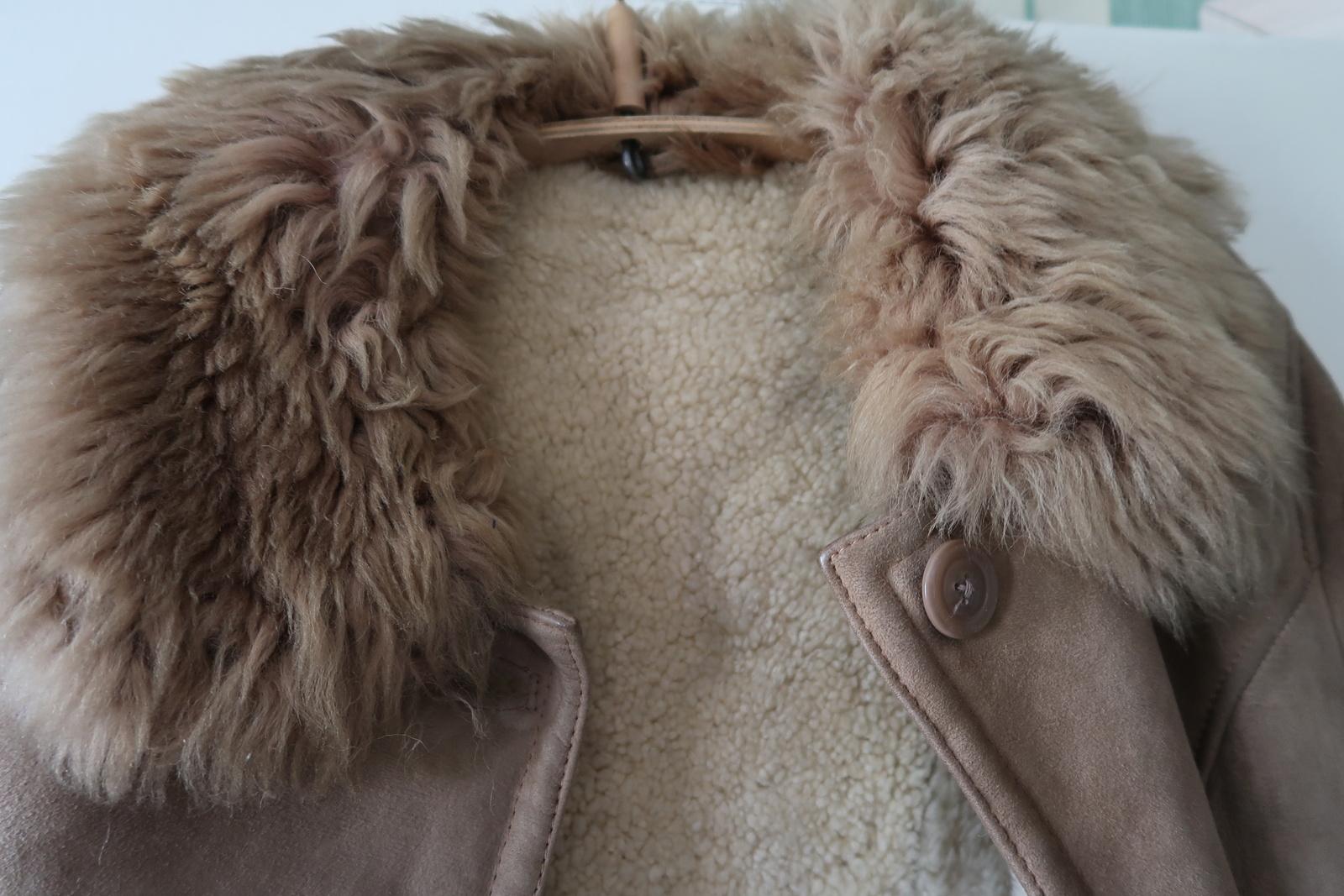 Vintage Damen Schafsfellmantel aus der UdSSR: Timeless Elegance in Brown, 1J93 im Angebot 3