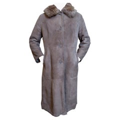 Vintage Women's Sheepskin Coat from USSR: Timeless Elegance in Brown, 1J93