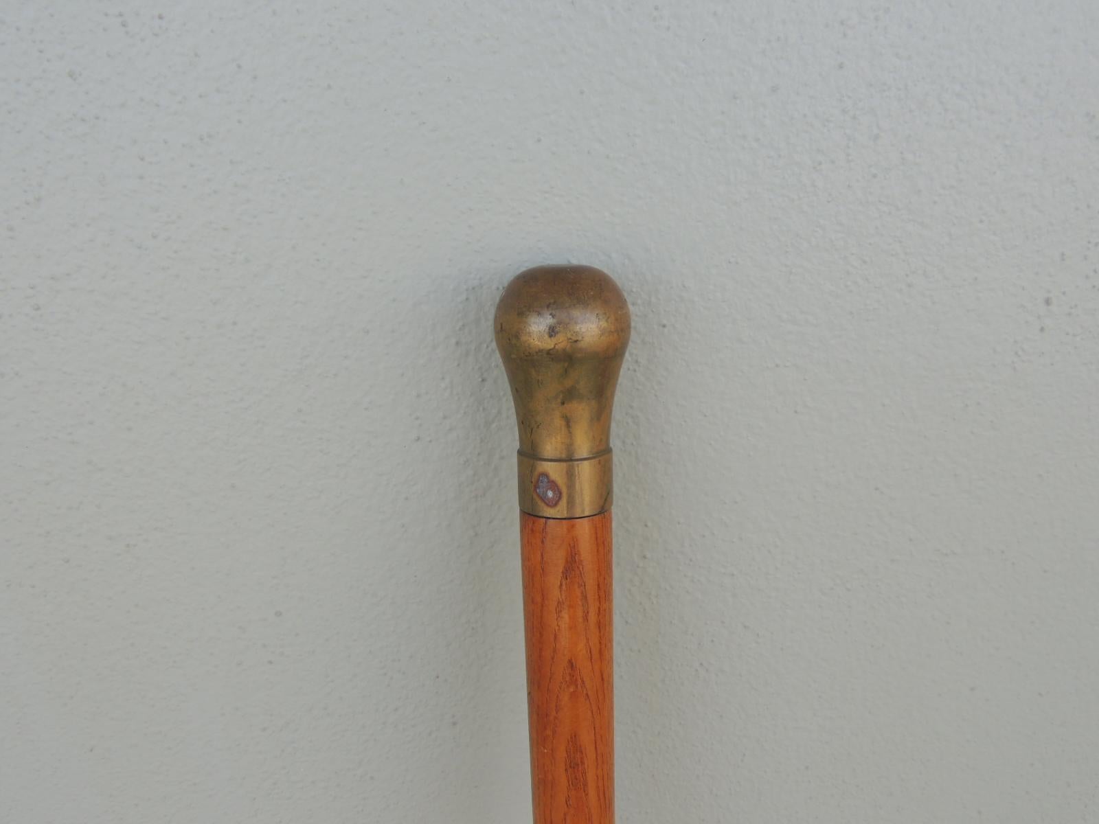 Vintage wood and brass walking stick with brass details.
Size: 1.5