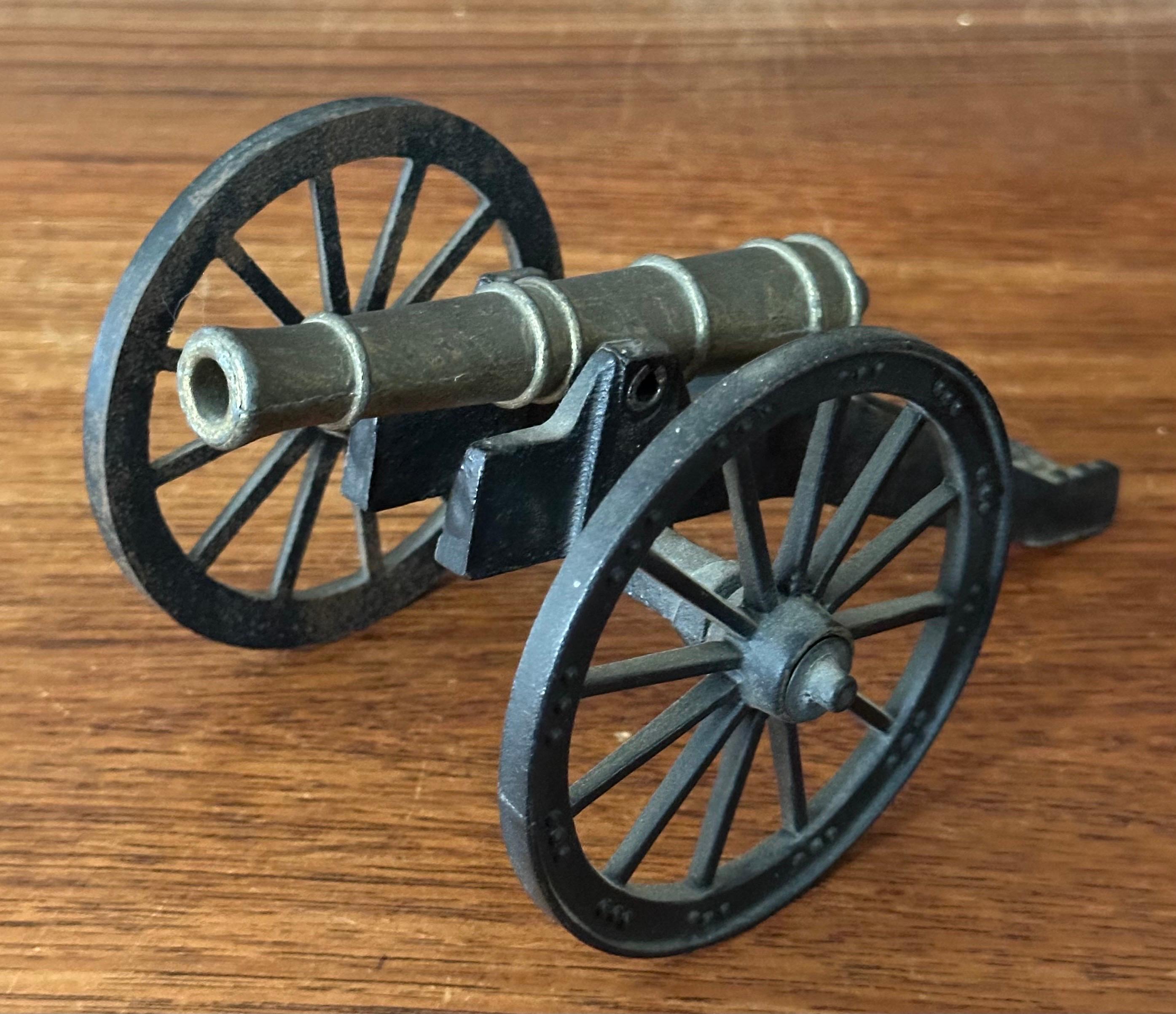 XX secolo Modello di cannone in legno e bronzo d'epoca in vendita