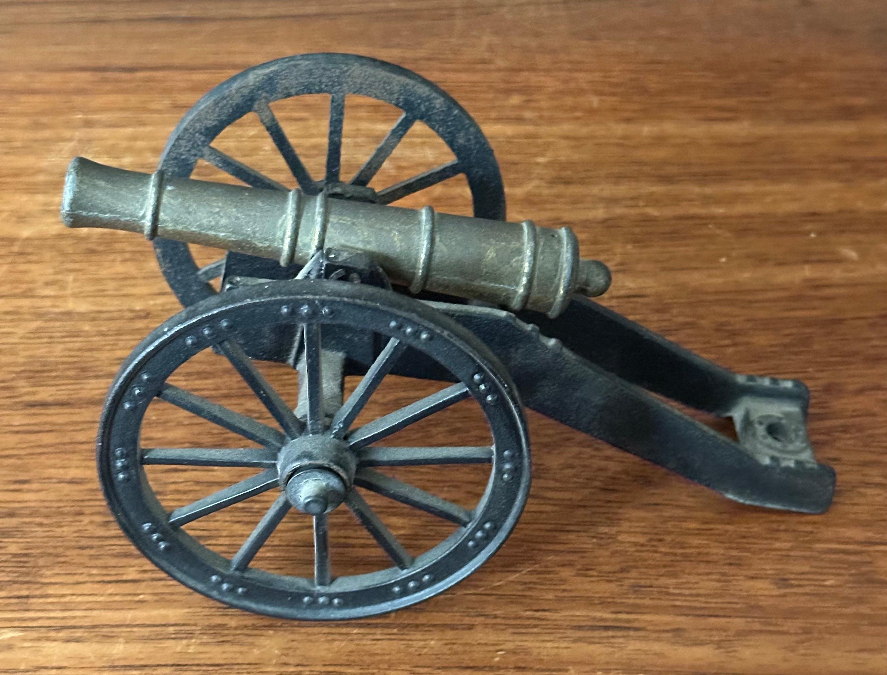 Metallo Modello di cannone in legno e bronzo d'epoca in vendita