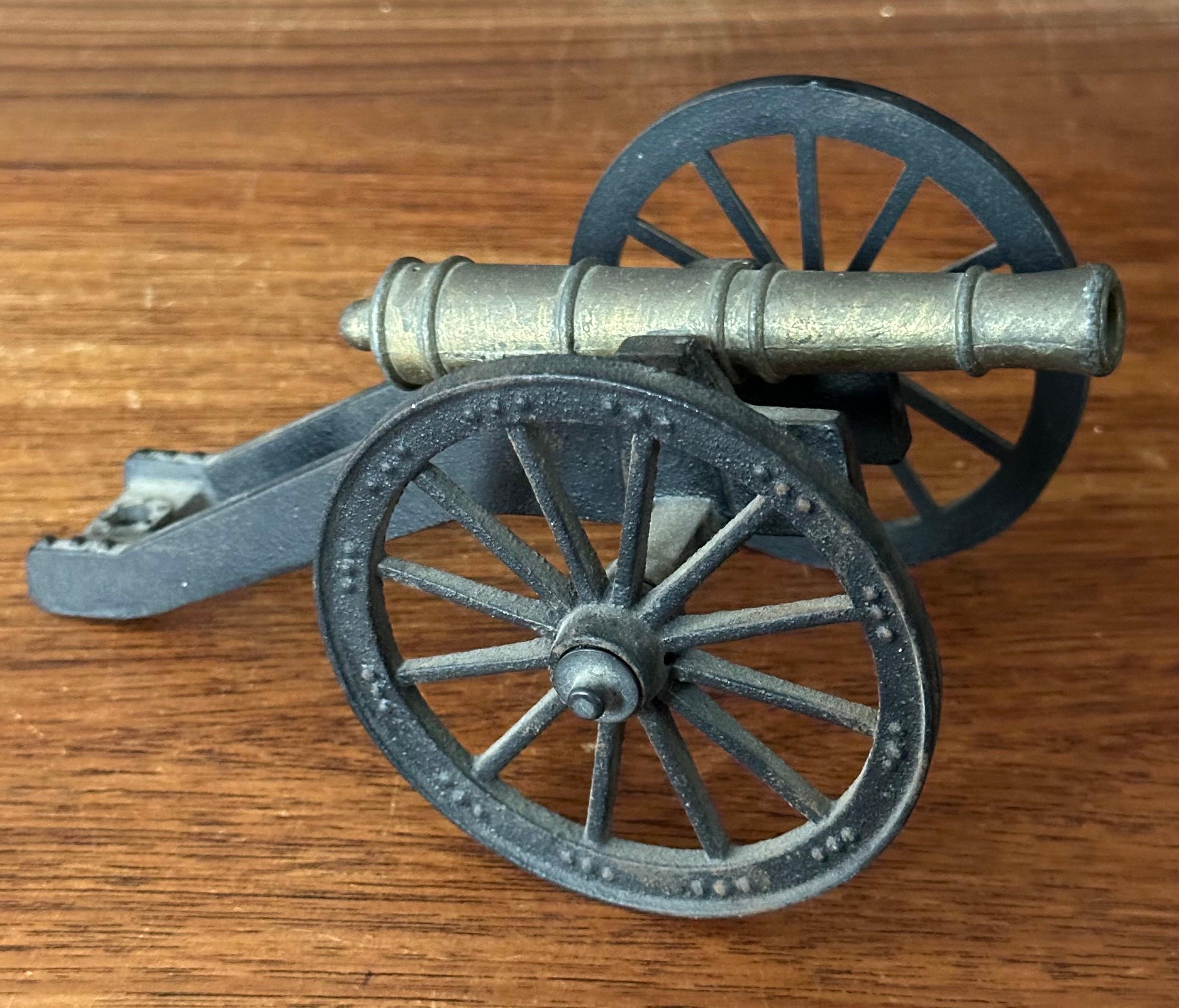 Modello di cannone in legno e bronzo d'epoca in vendita 1