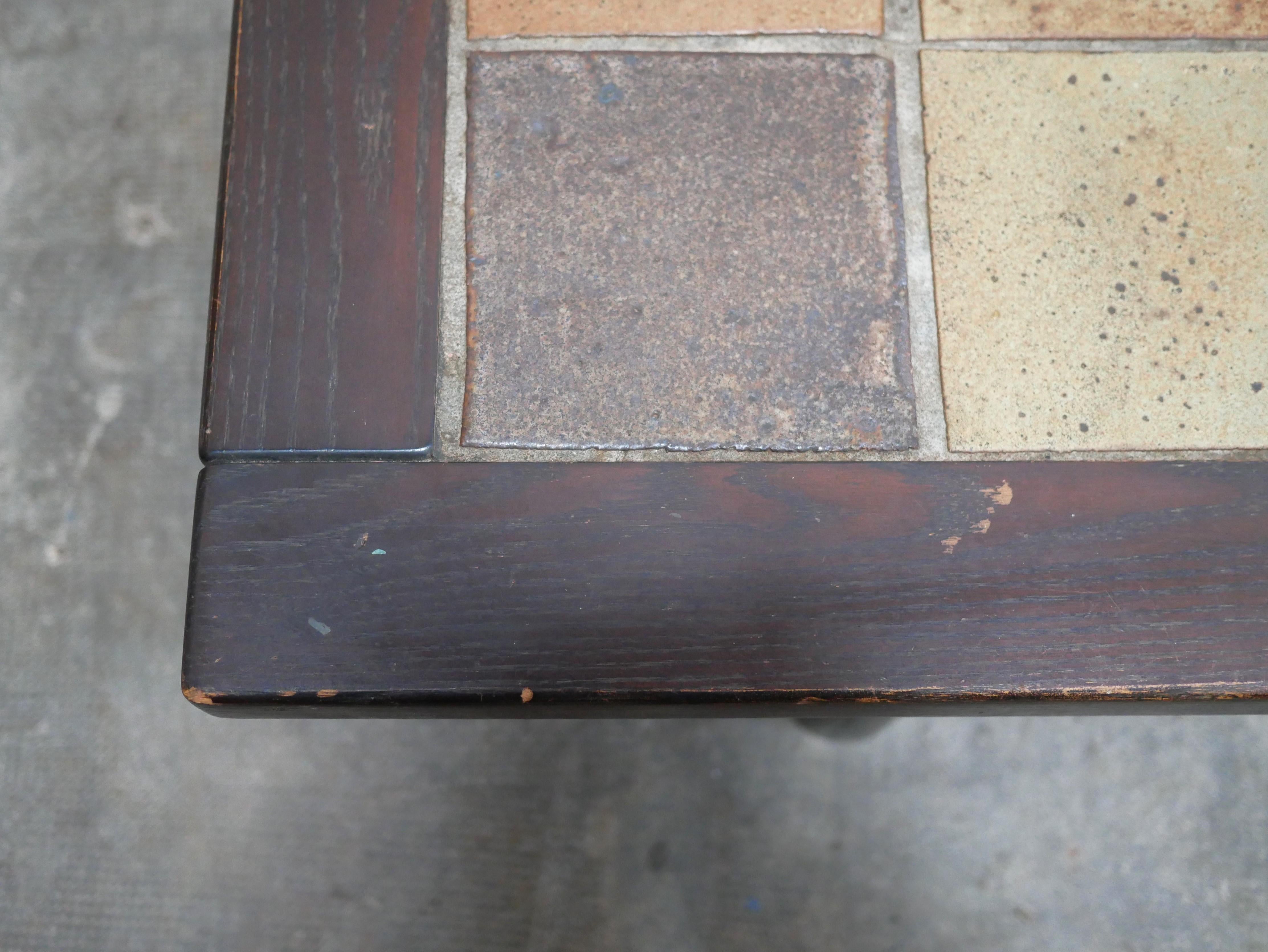 Table basse vintage en bois et céramique en vente 10