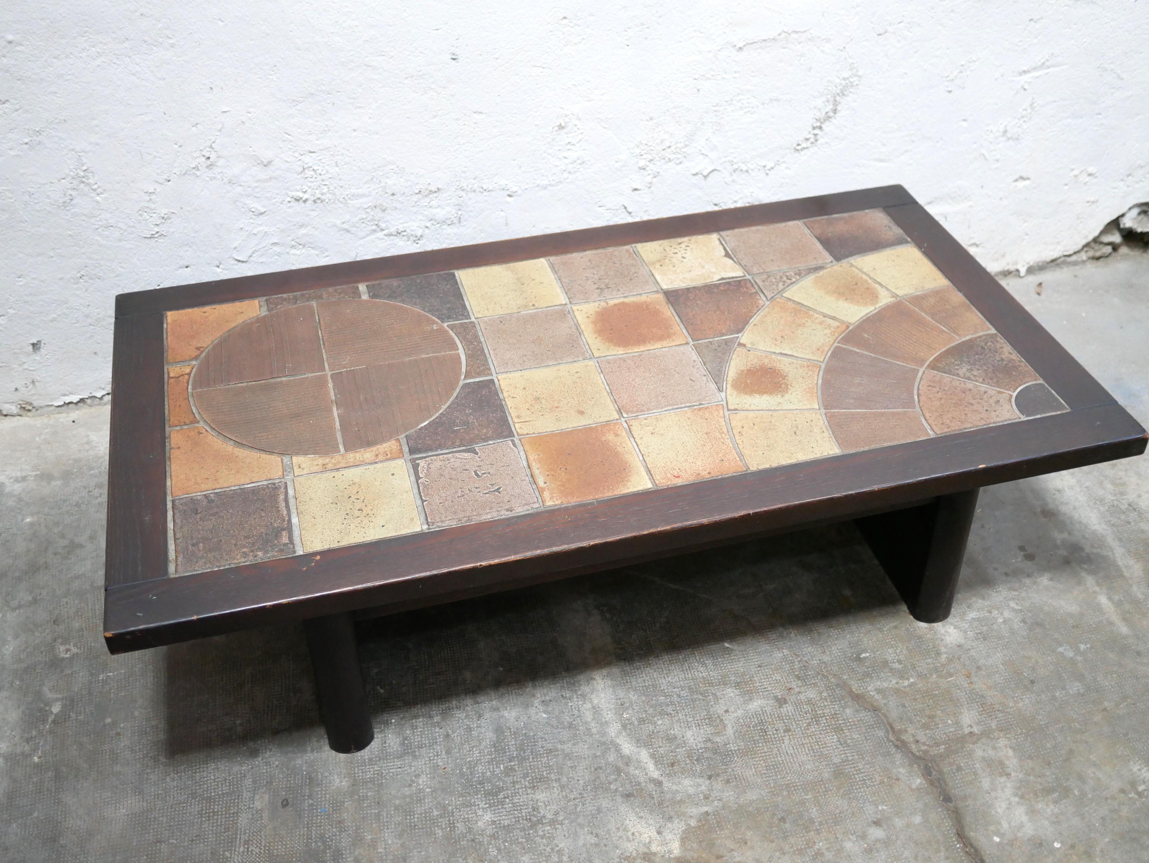 20ième siècle Table basse vintage en bois et céramique en vente