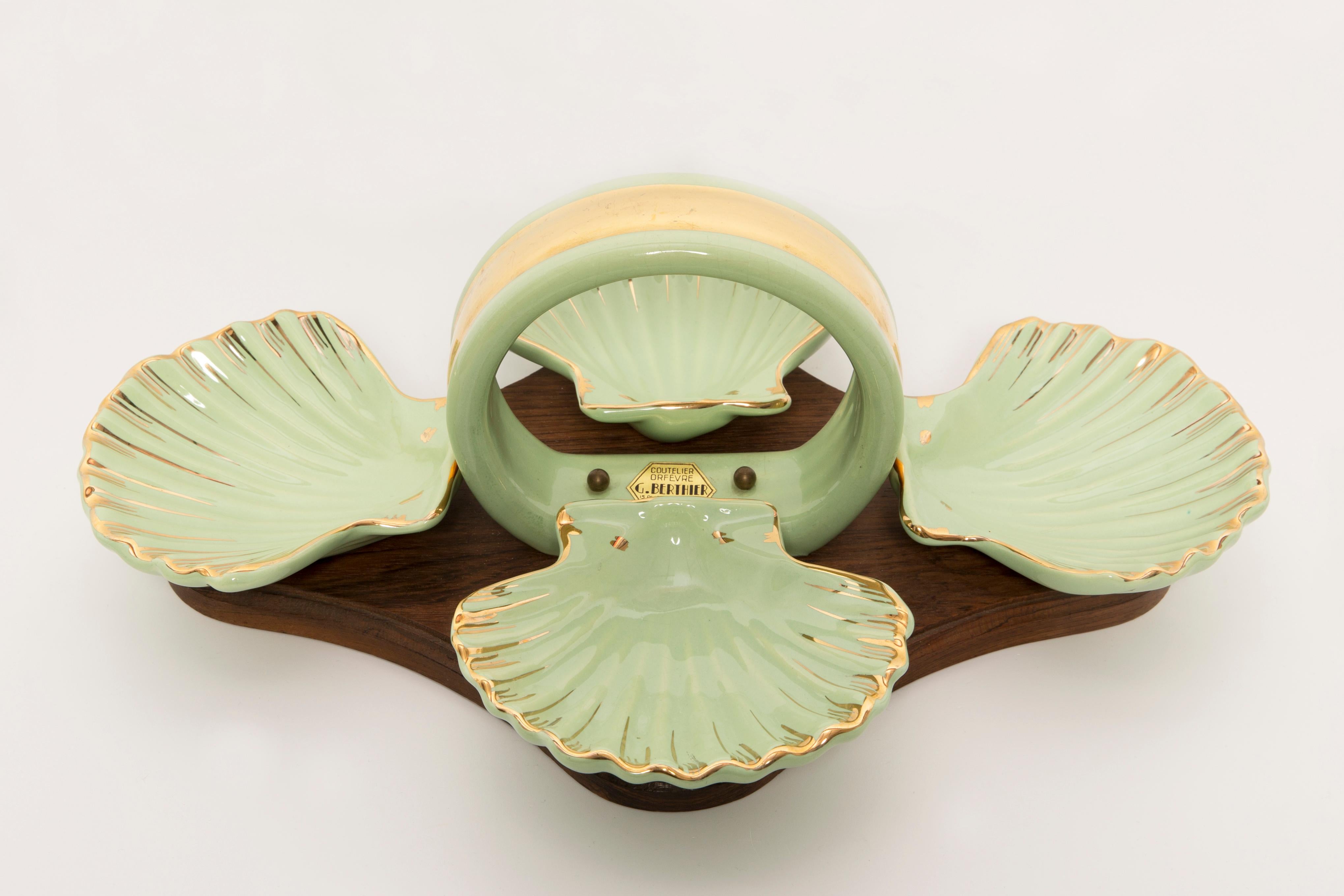 Mid-Century Modern Vintage Wood and Ceramic Green Shells Decorative Plate, France, 1960s For Sale