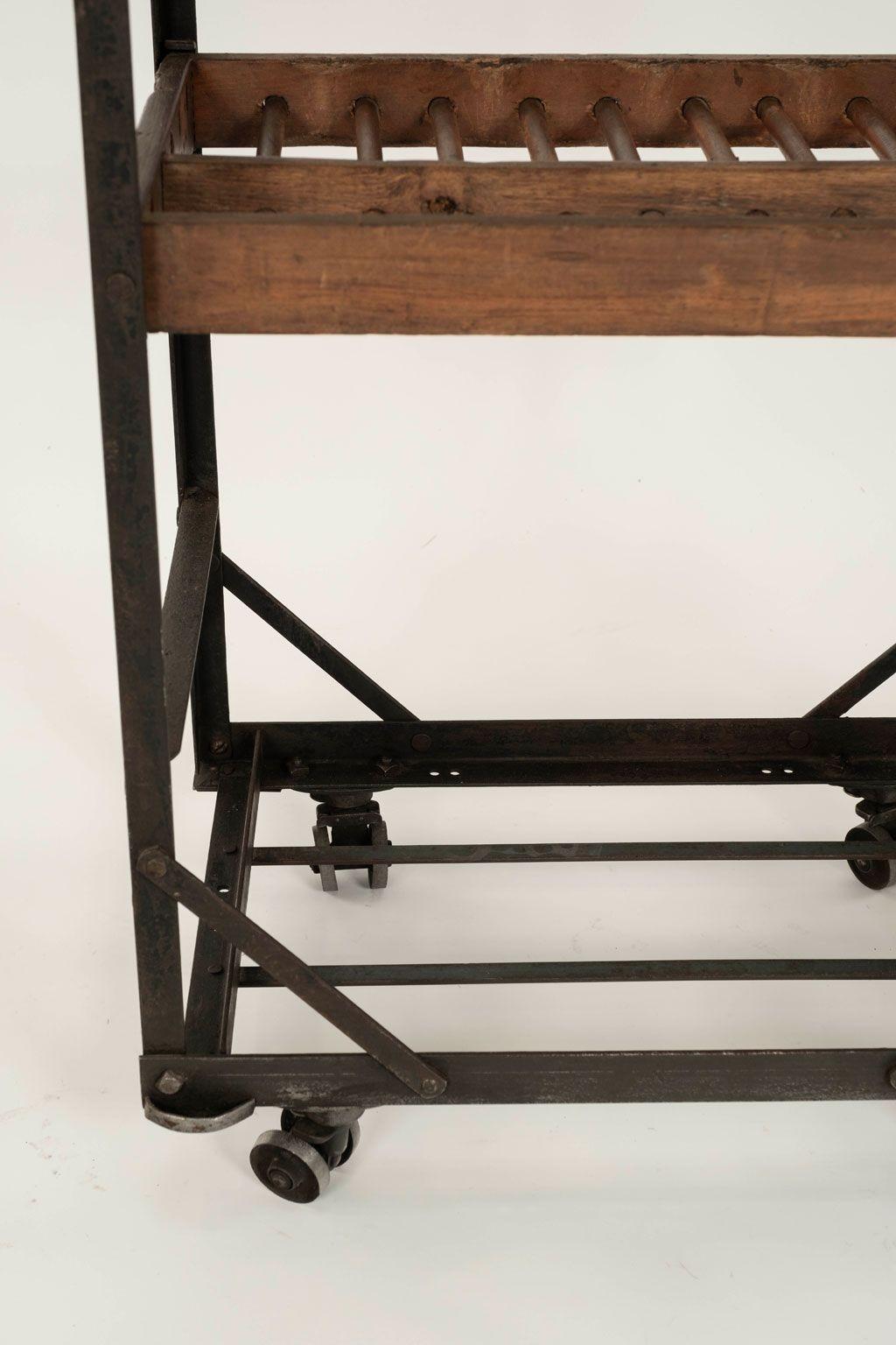 Chariot de bar français vintage en bois et fer sur roulettes 2