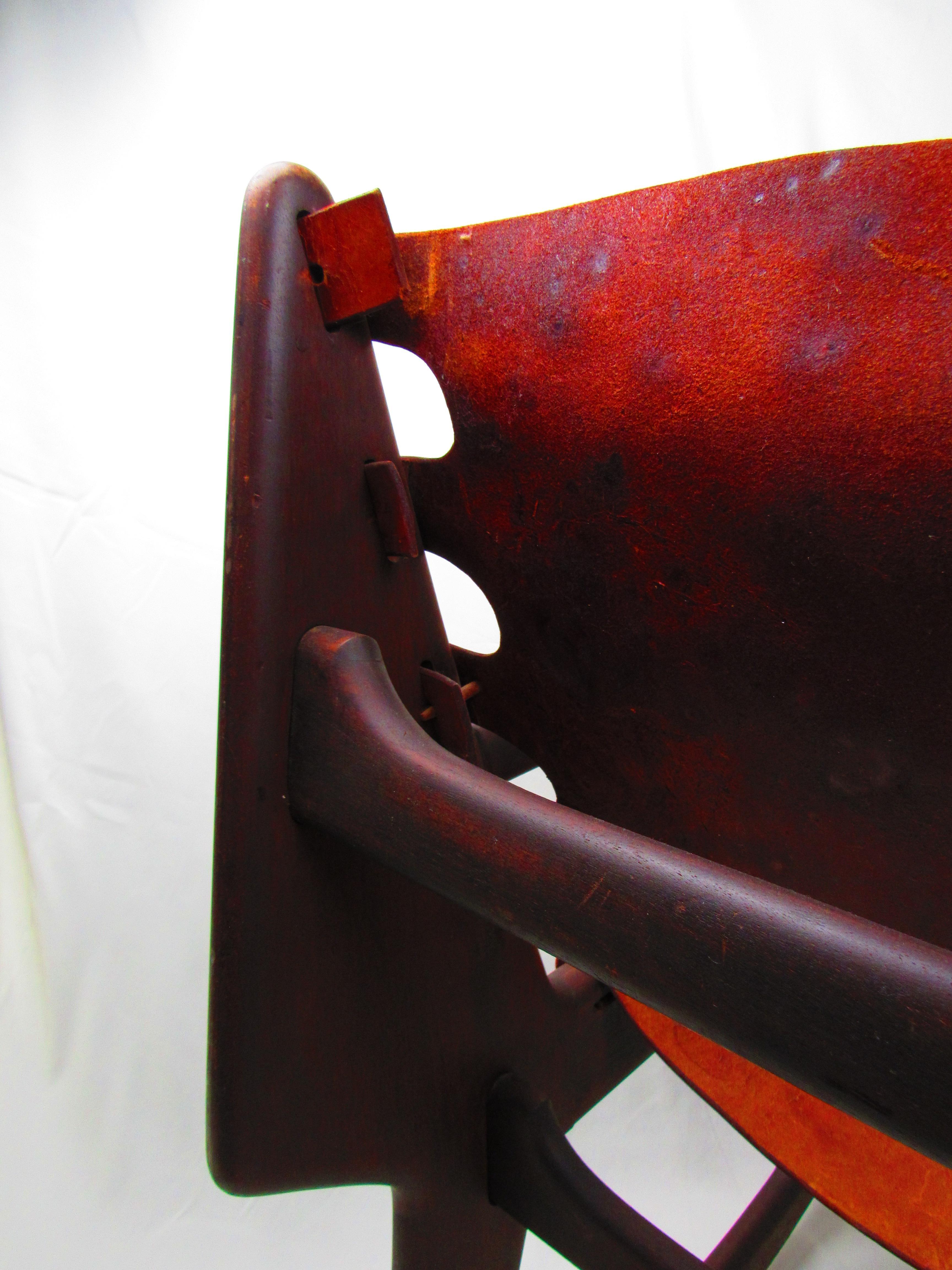 Angel Pazmino rocking chair, vintage wood and leather For Sale 4