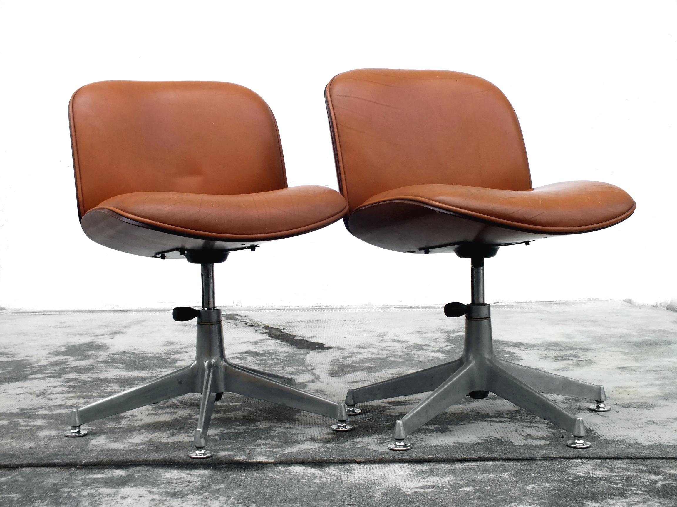 Mim Italy armchair by Ico Parisi design in the '70's, adjustable in height and swivelling.
 