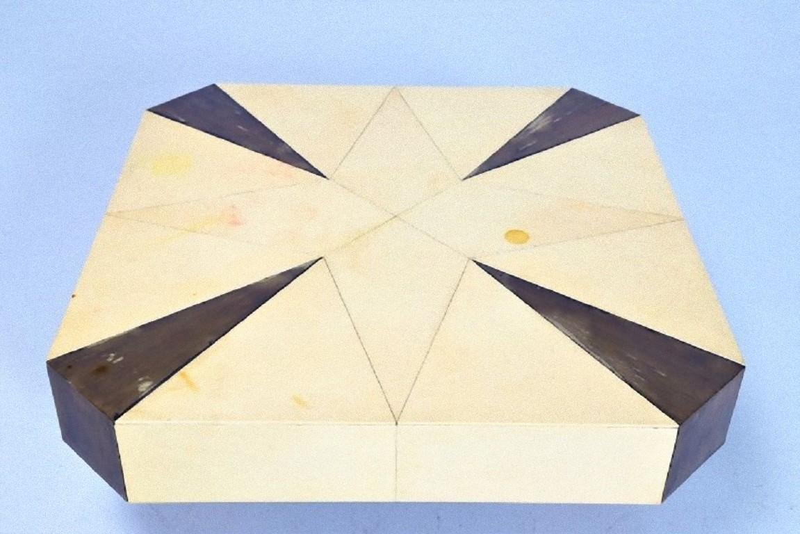 Vintage Tisch aus Holz und Pergament:: Aldo Tura 'Attributed':: 1950er Jahre im Zustand „Gut“ im Angebot in Roma, IT