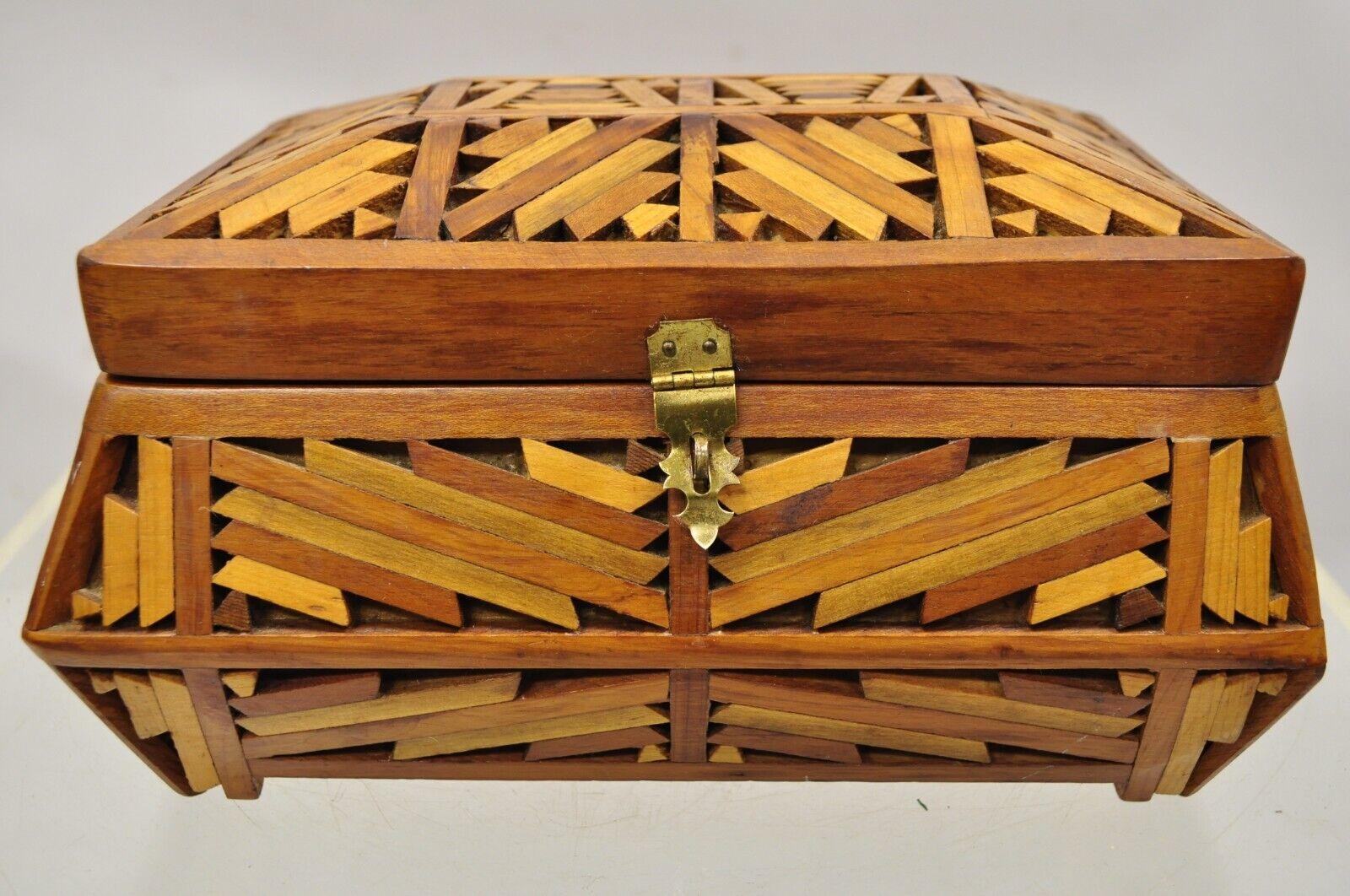 Vintage Wood Arts & Crafts Tramp Art Folk Art Jewelry Box Trinket Box In Good Condition For Sale In Philadelphia, PA