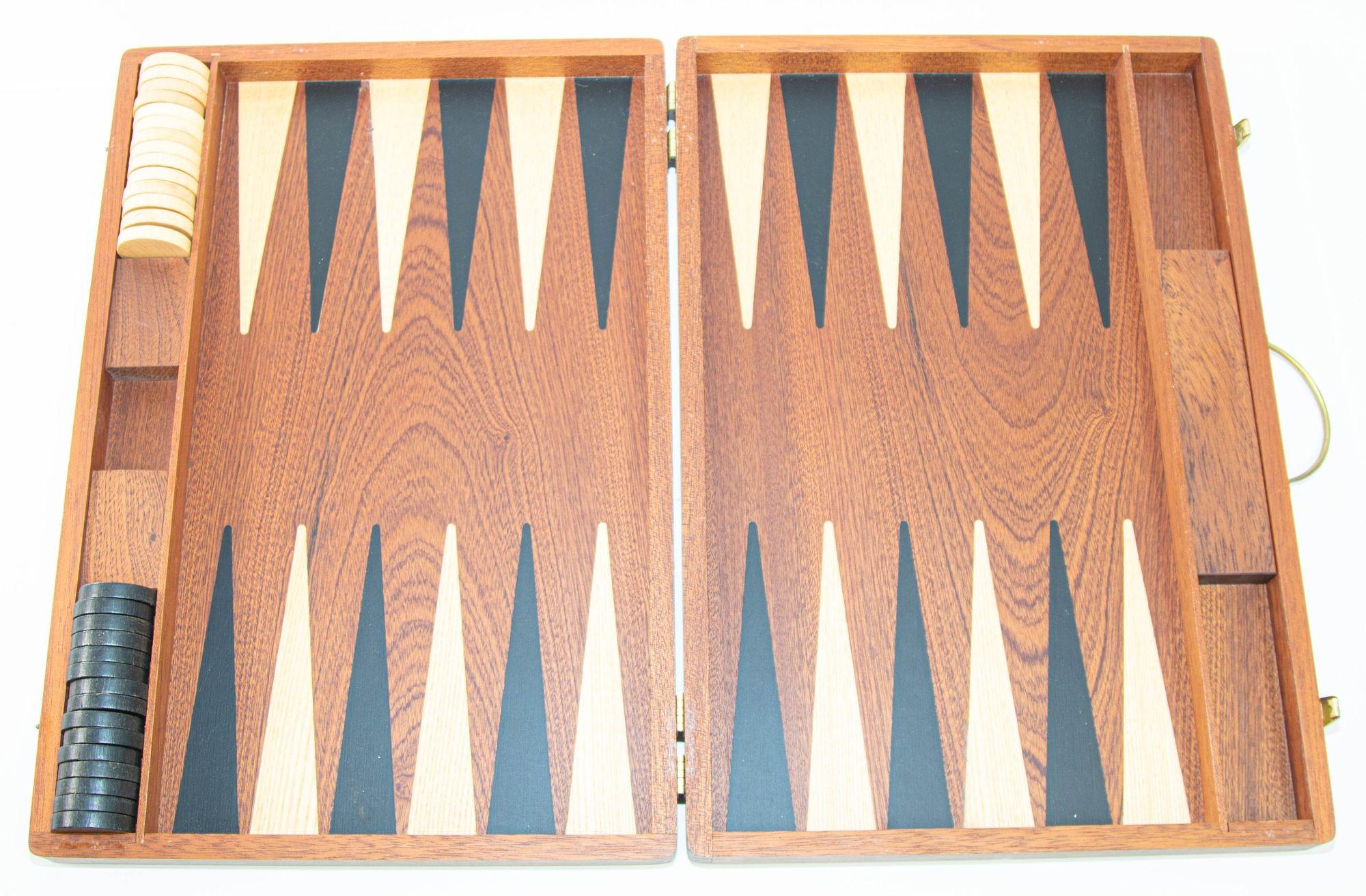 Vintage Wood Backgammon Set Game Box, circa 1950
Vintage oak wood backgammon game set in case.
Large handcrafted portable wooded backgammon board game set with wooden playing pieces.
Beautiful natural oiled wood backgammon with an elegant