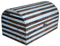 Boîte à bijoux coffret à trésors vintage avec incrustation en bois et en os et dessus en forme de dôme