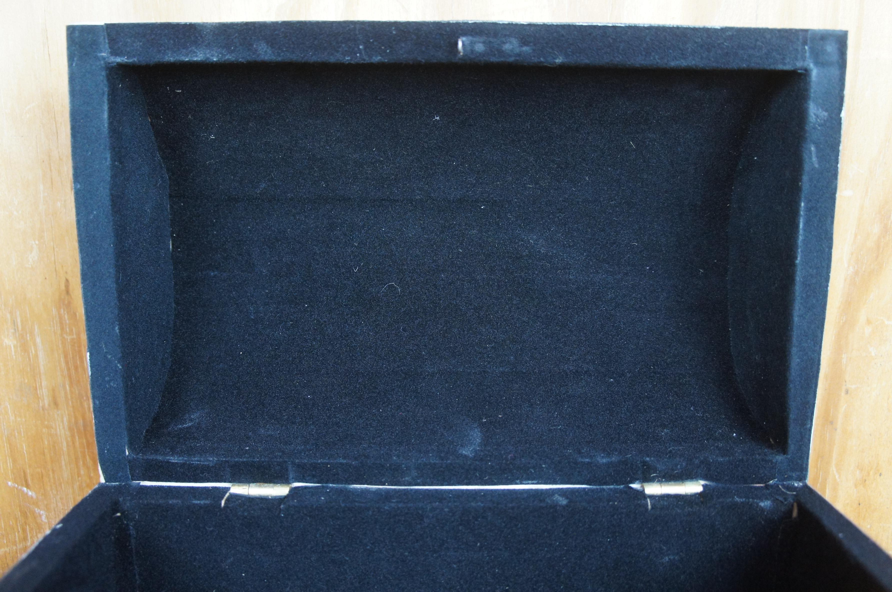 20ième siècle Boîte à bijoux coffret à trésors vintage avec incrustation en bois et en os et dessus en forme de dôme en vente