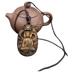 Vintage-Holzschnitzerei, sitzender Buddha mit Drachenstatue-Anhänger aus China