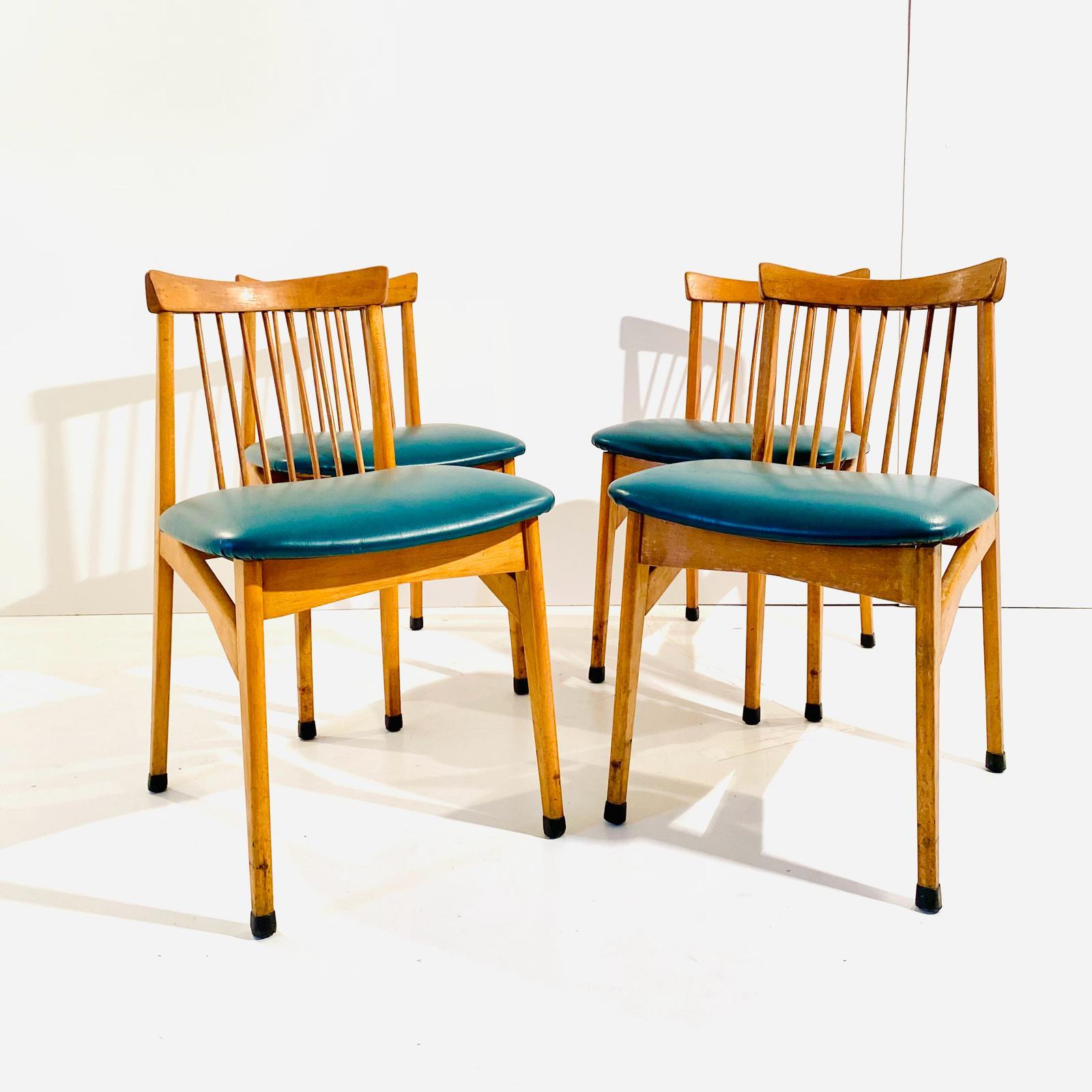 Midcentury modern wood dining chairs, Vierer-Set, Italien, 1960er Jahre (Moderne der Mitte des Jahrhunderts) im Angebot