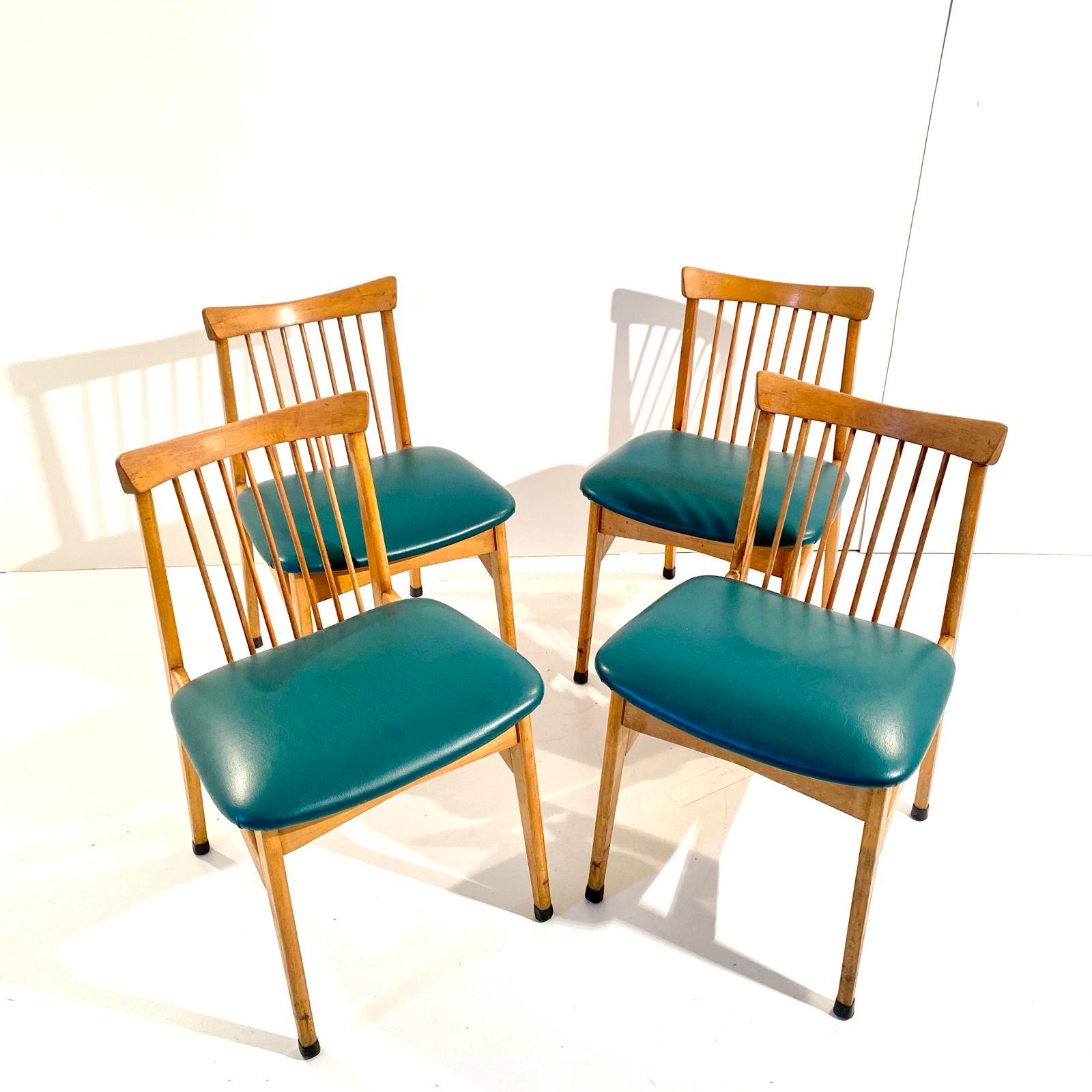 Midcentury modern wood dining chairs, Vierer-Set, Italien, 1960er Jahre (Mitte des 20. Jahrhunderts) im Angebot