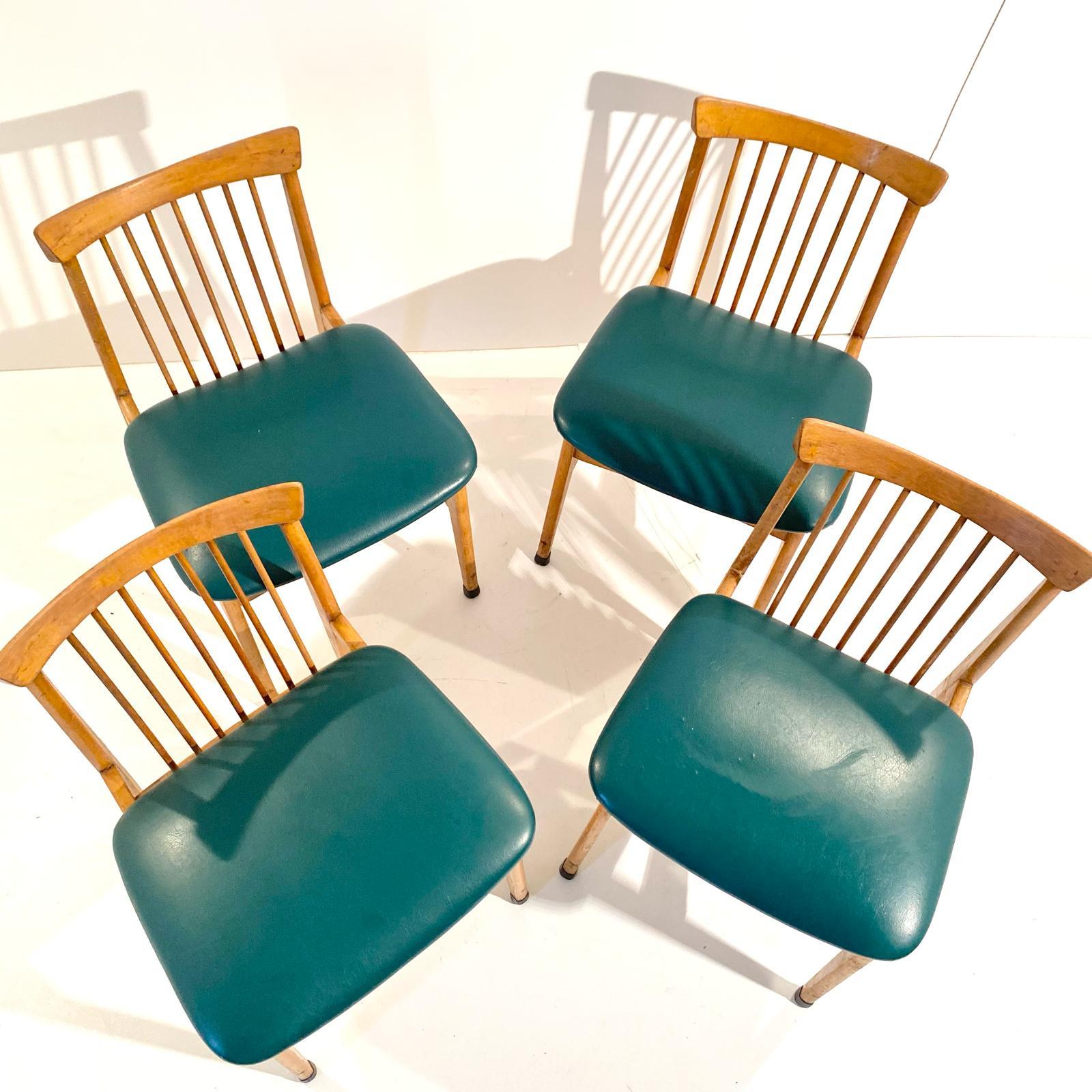 Midcentury modern wood dining chairs, Vierer-Set, Italien, 1960er Jahre (Kunstleder) im Angebot