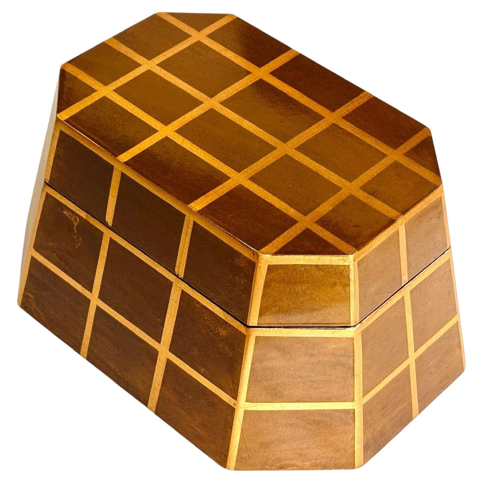 Cassettiera vintage in legno con strisce a foglia d'oro e coperchio, 1960