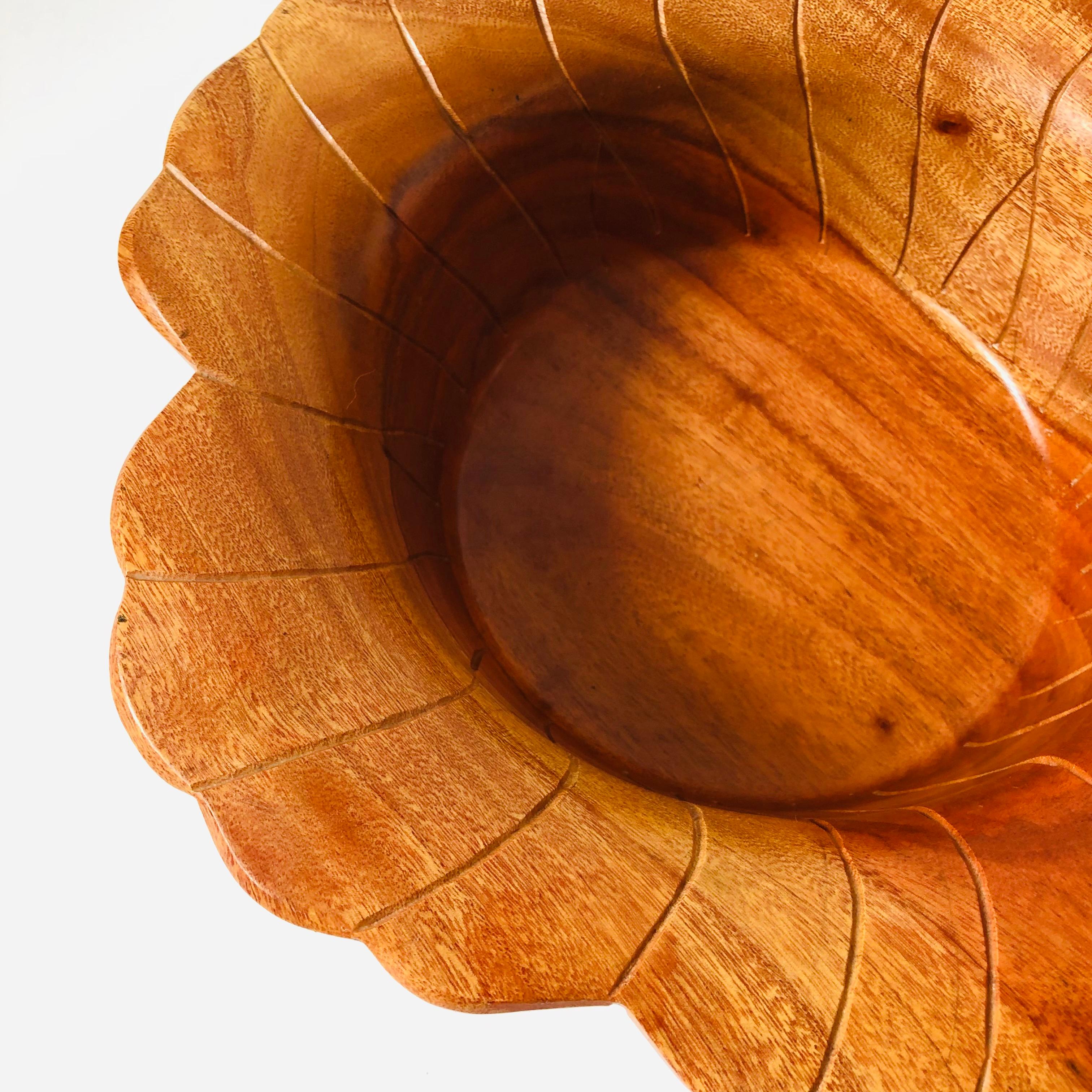 Vintage Wood Flower Bowl In Good Condition For Sale In Vallejo, CA