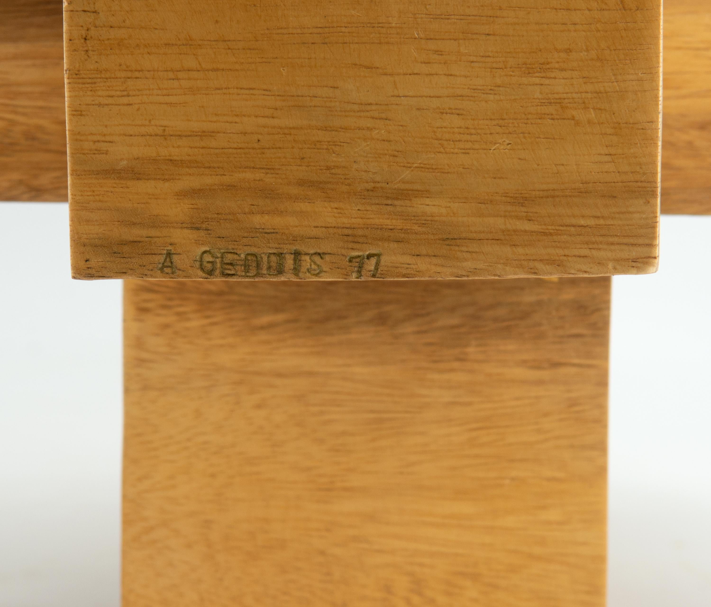 20ième siècle Sculpture géométrique vintage en bois estampillée A Geddis 77 en vente