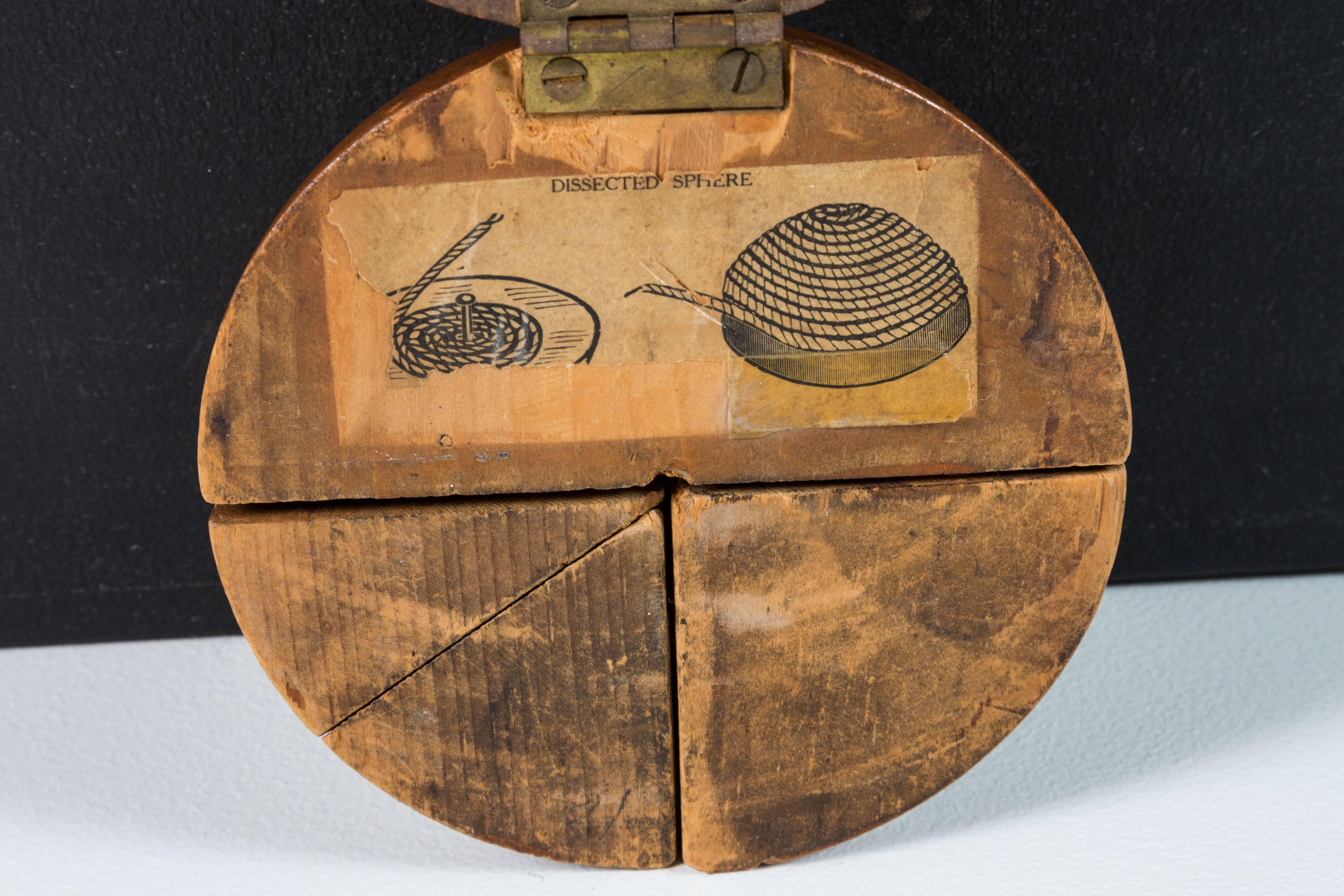 Américain Sphère d'enseignement vintage en bois géométrique avec surface et volume en vente