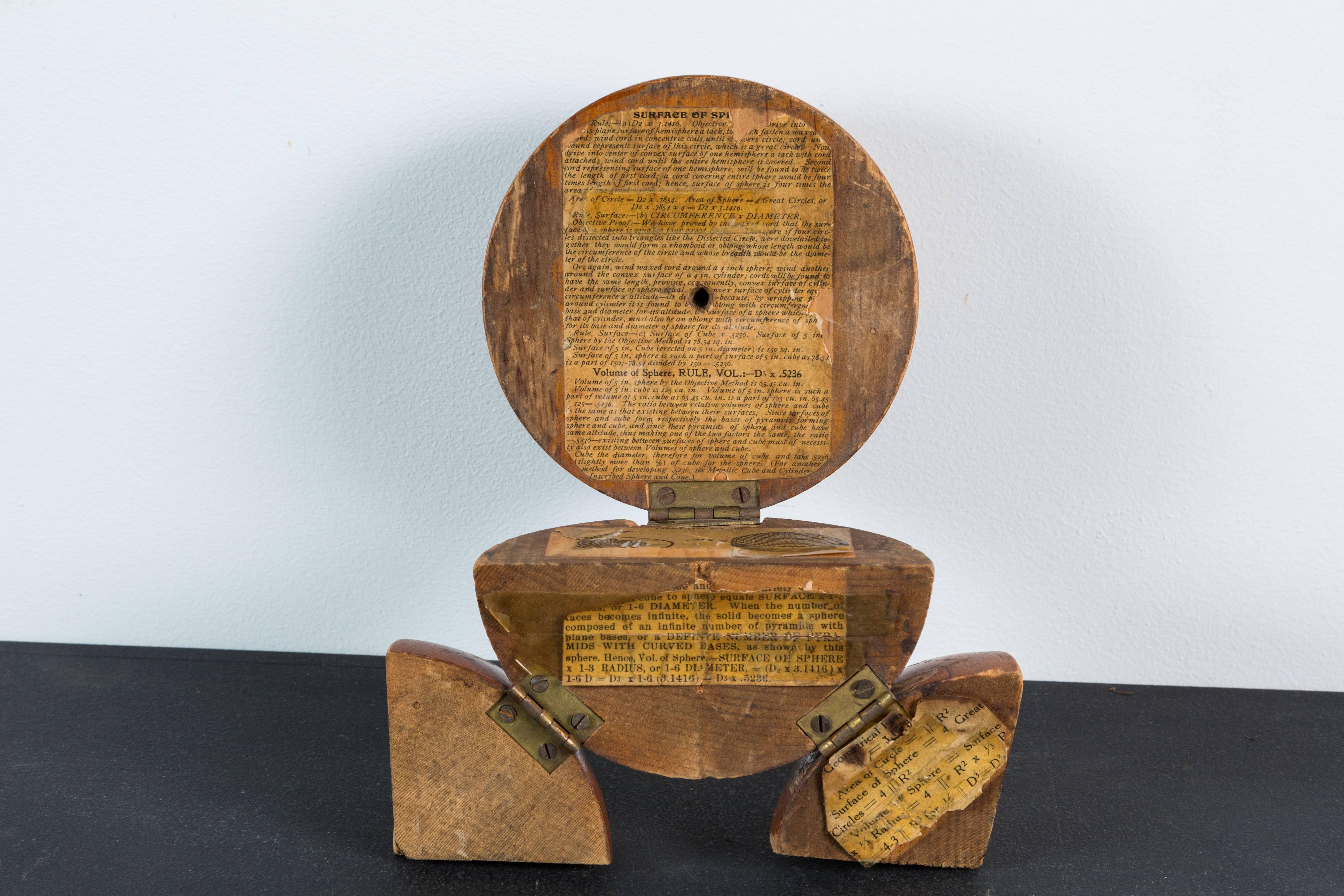 20ième siècle Sphère d'enseignement vintage en bois géométrique avec surface et volume en vente