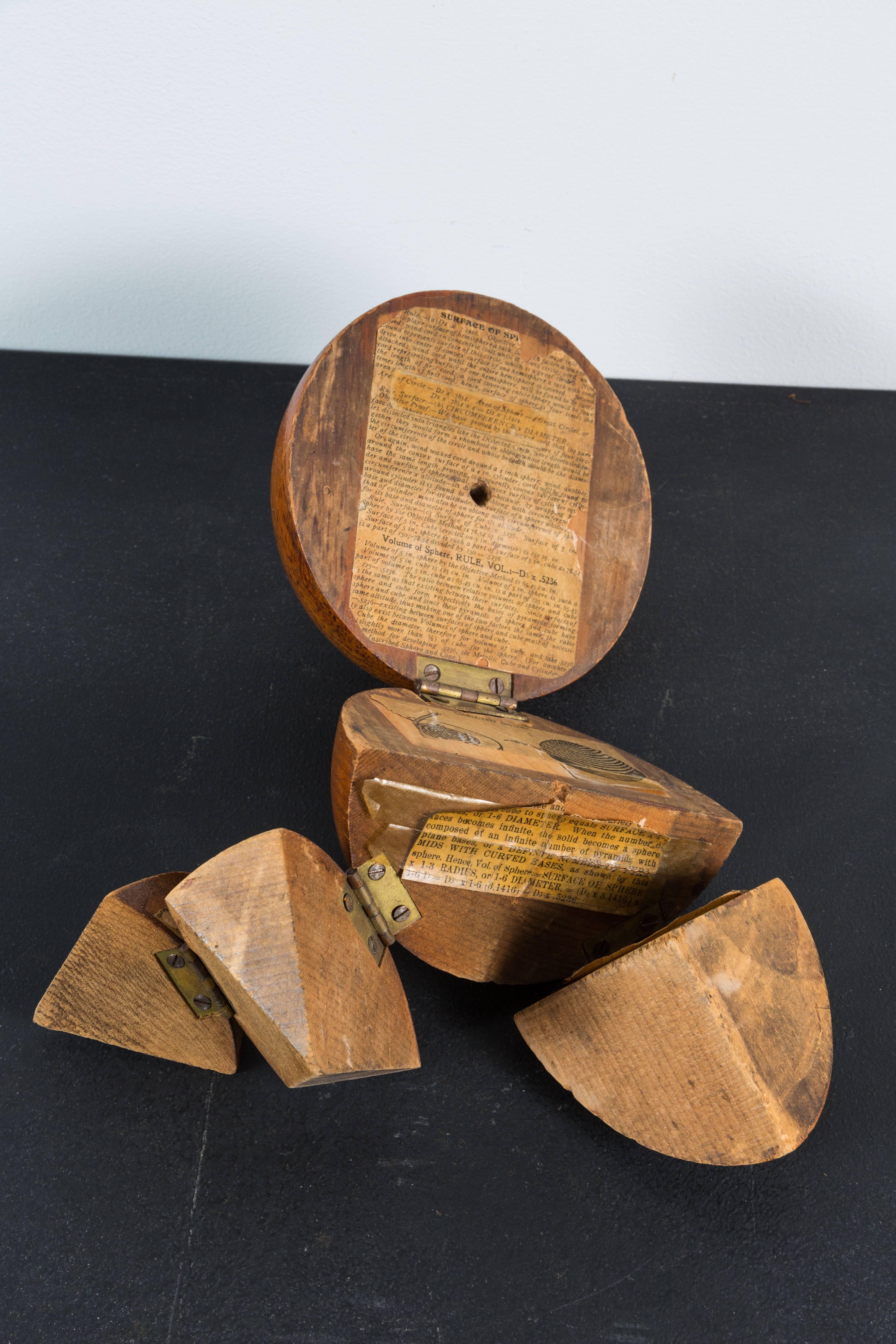 Bois Sphère d'enseignement vintage en bois géométrique avec surface et volume en vente