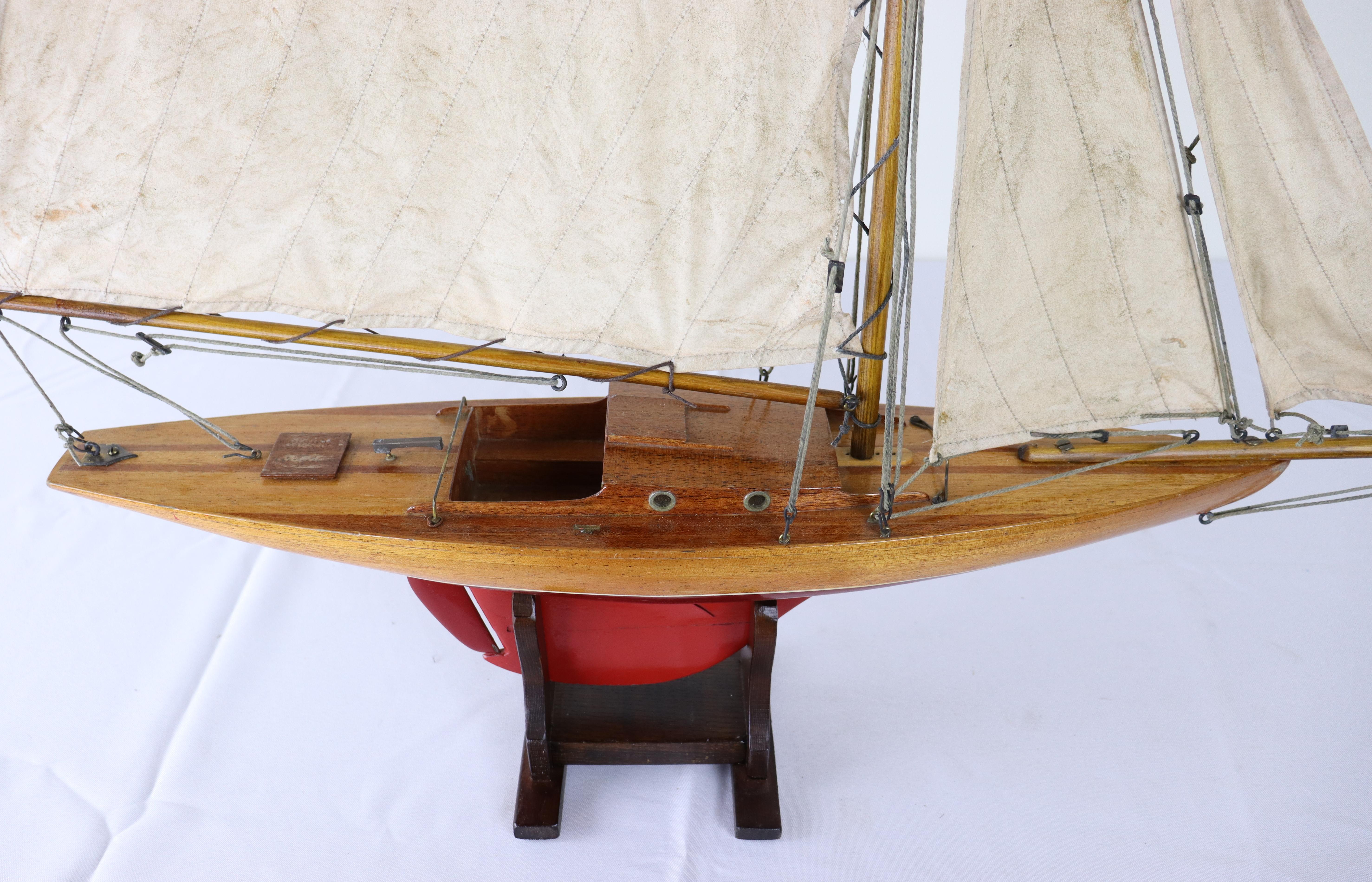 Vintage Wood Pond Yacht with Red Hull For Sale 2