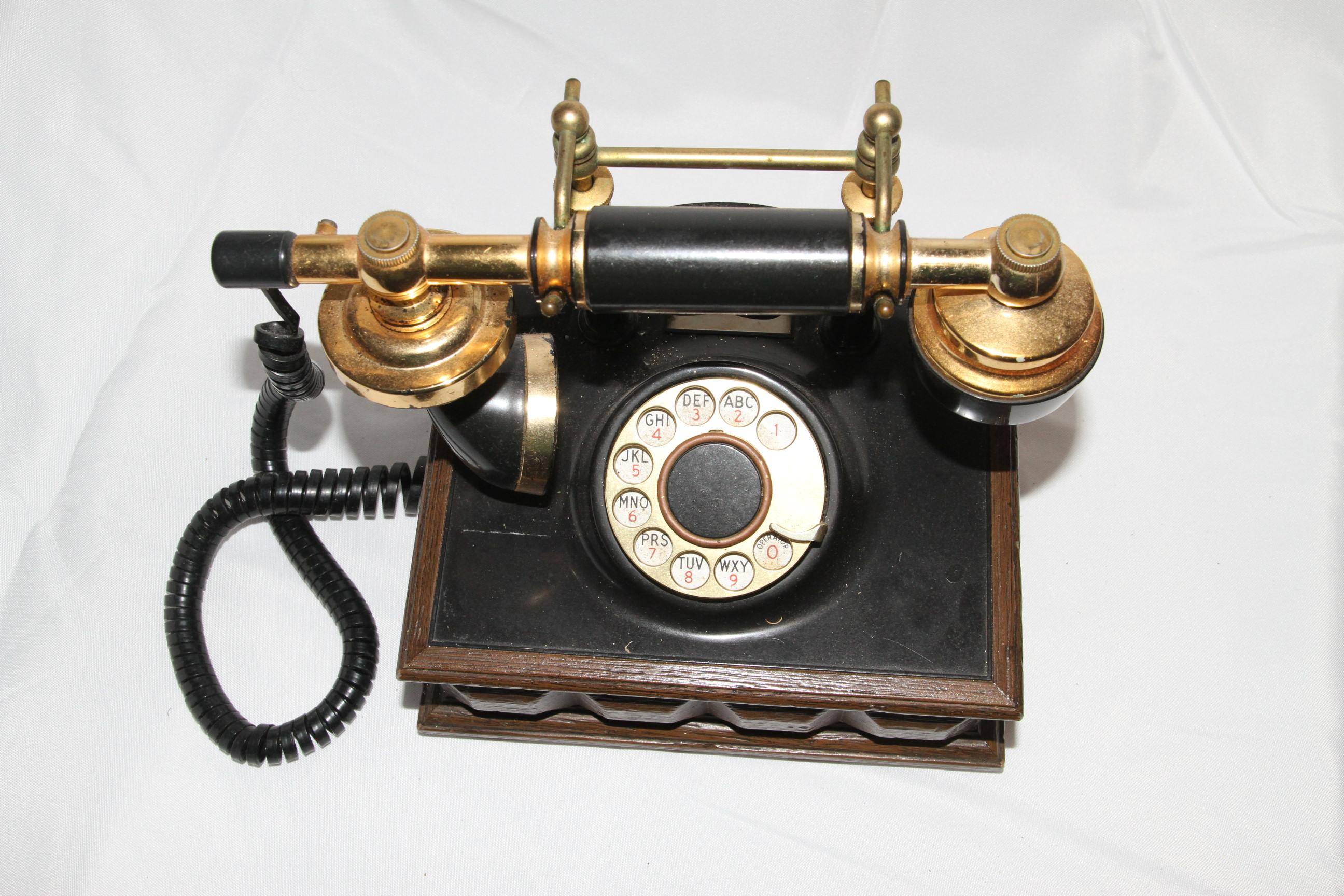 Vintage Wood Rotary Telefon (amerikanisch) im Angebot