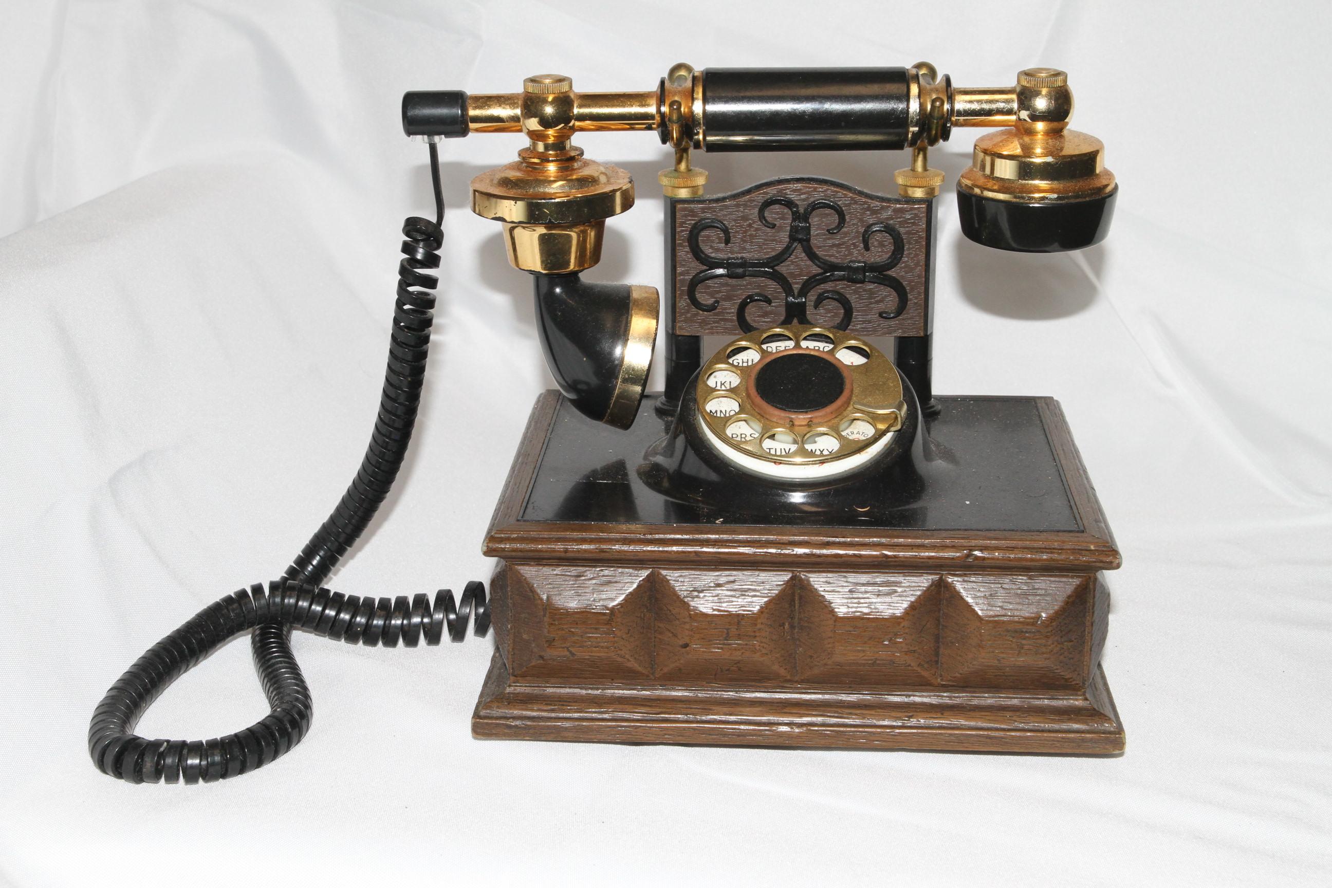 Vintage Wood Rotary Telefon (Messing) im Angebot